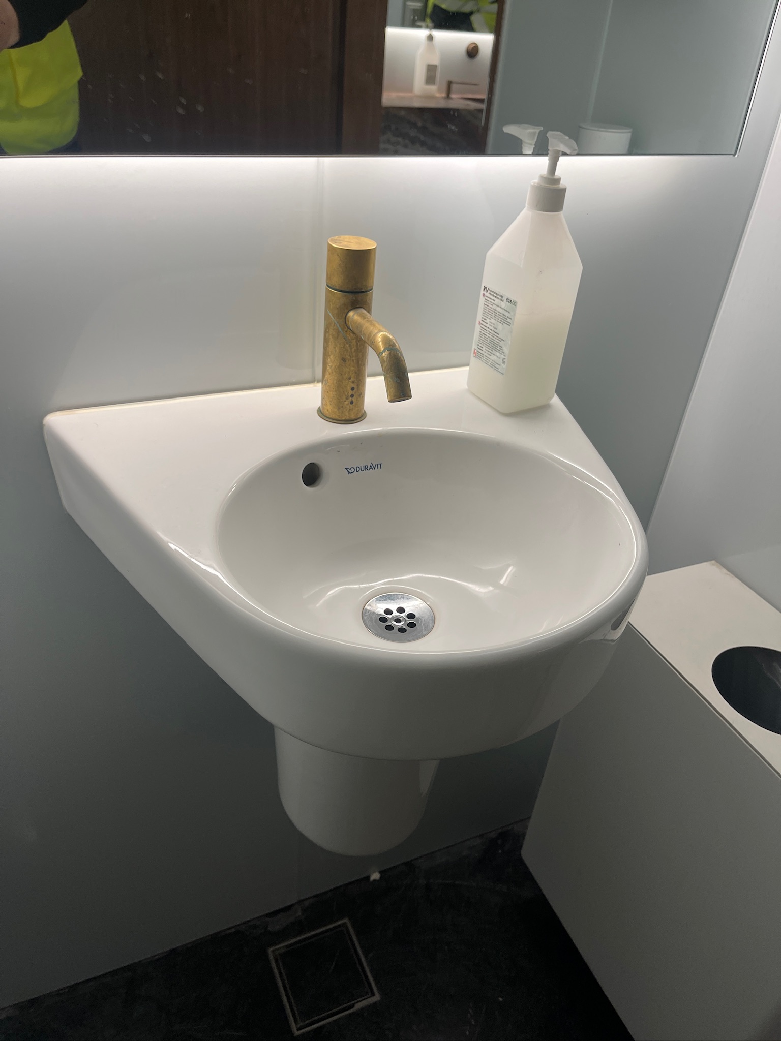 SELT / SOLD Duravit vaskur með blöndunartæki