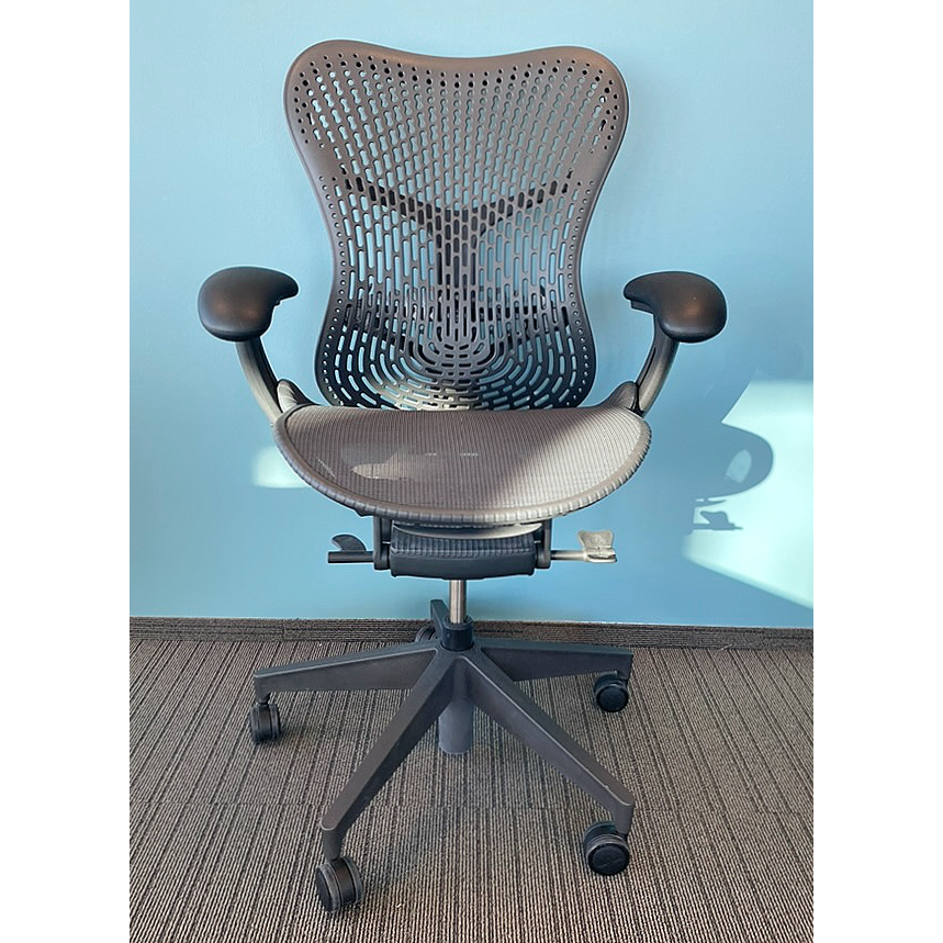 SELT / SOLD Herman Miller Mirra 2 skrifborðsstóll frá Pennanum