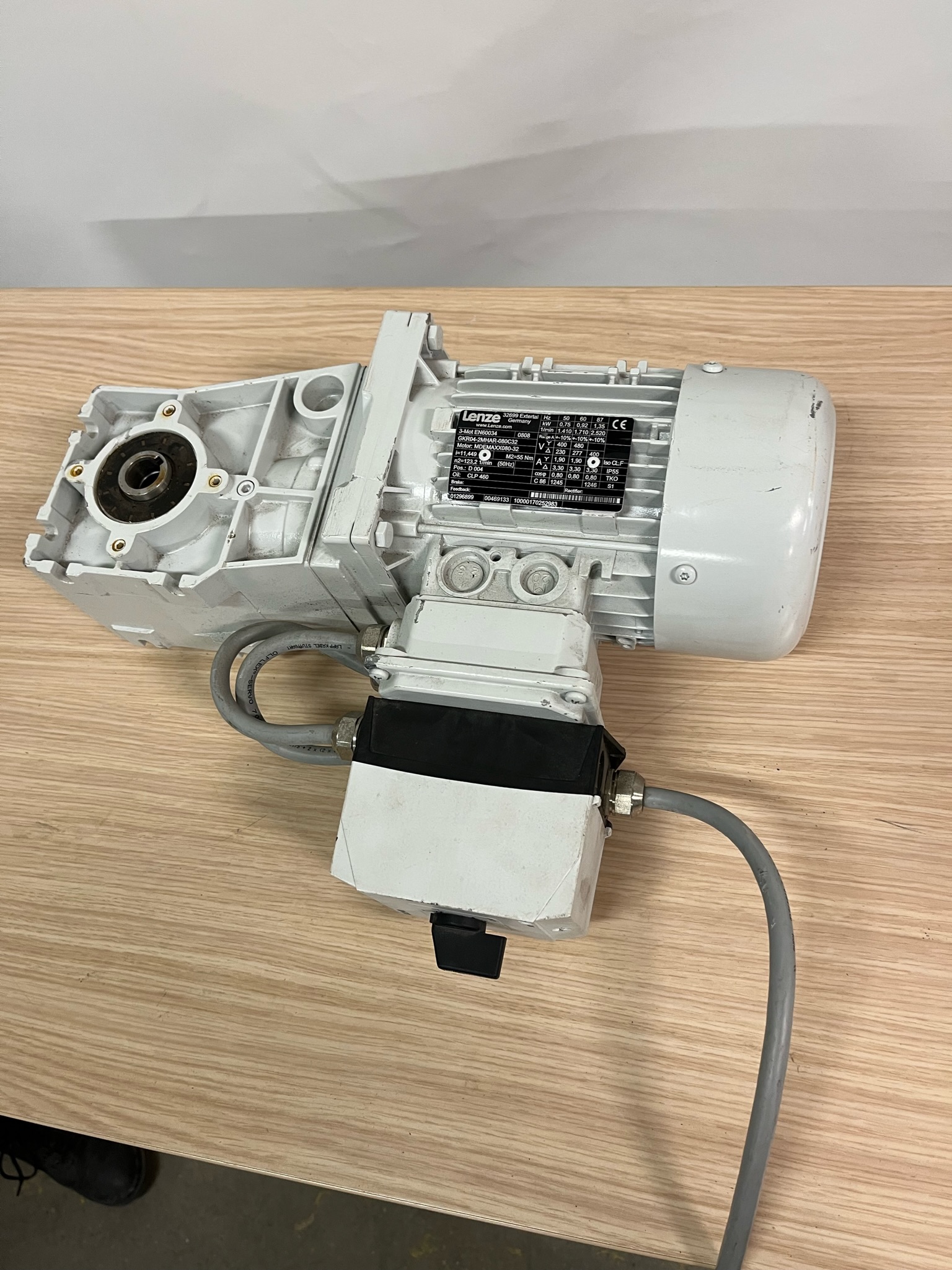 SELT / SOLD Lenze Gear Motor 3-mot EN60034