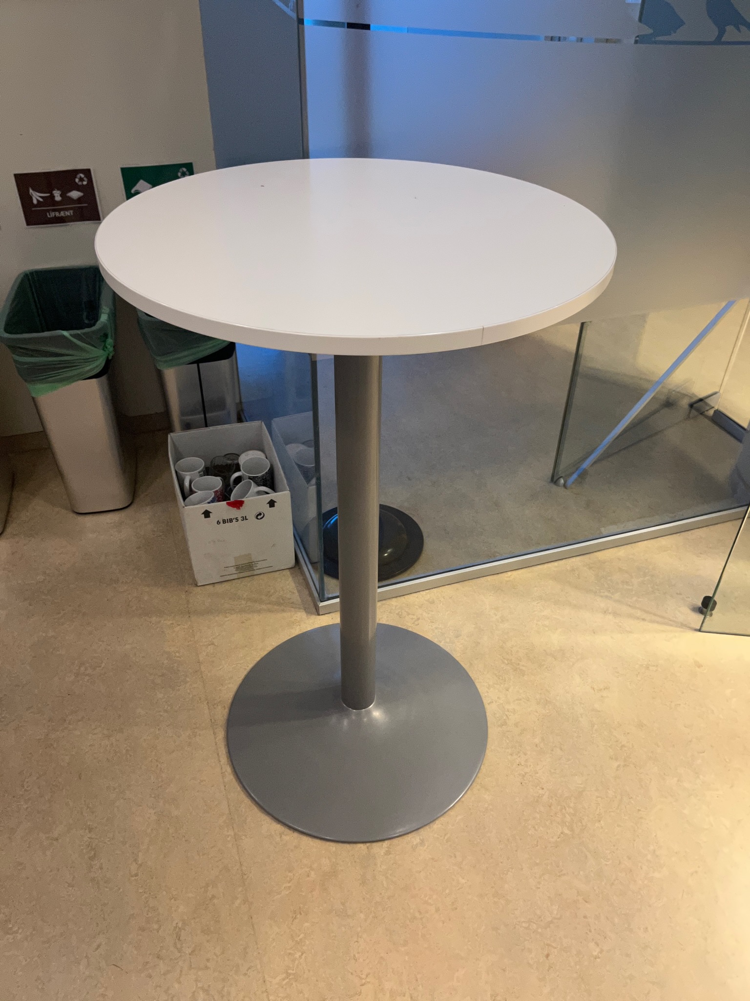 SELT / SOLD Hátt hringborð