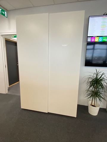 SELT / SOLD - IKEA fataskápur með rennihurðum (2 stk.) 2