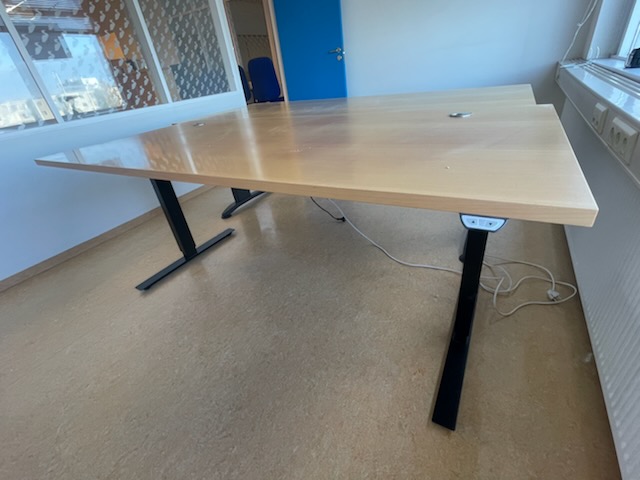 SELT - Rafmagnsborð frá Á. Guðmundsson 180x80 - Innan við 5 borð til 3