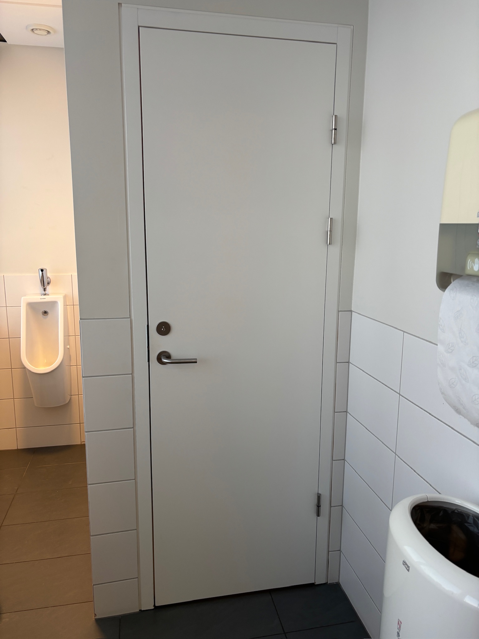 SELT / SOLD Viðarhurð í ramma, WC H215xB78 sm. 12
