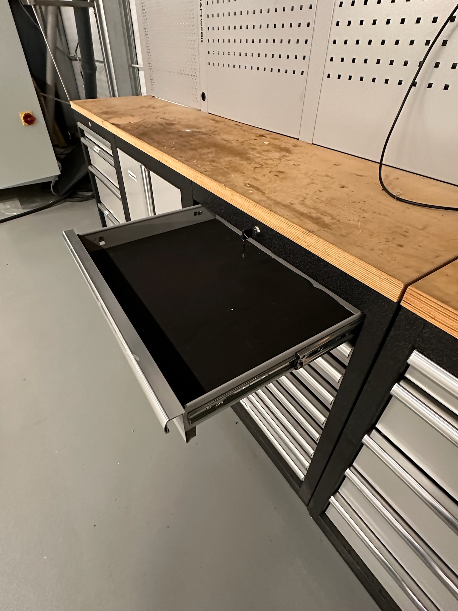 SELT / SOLD - Kraftwerk verkfærainnrétting frá Sindra 11