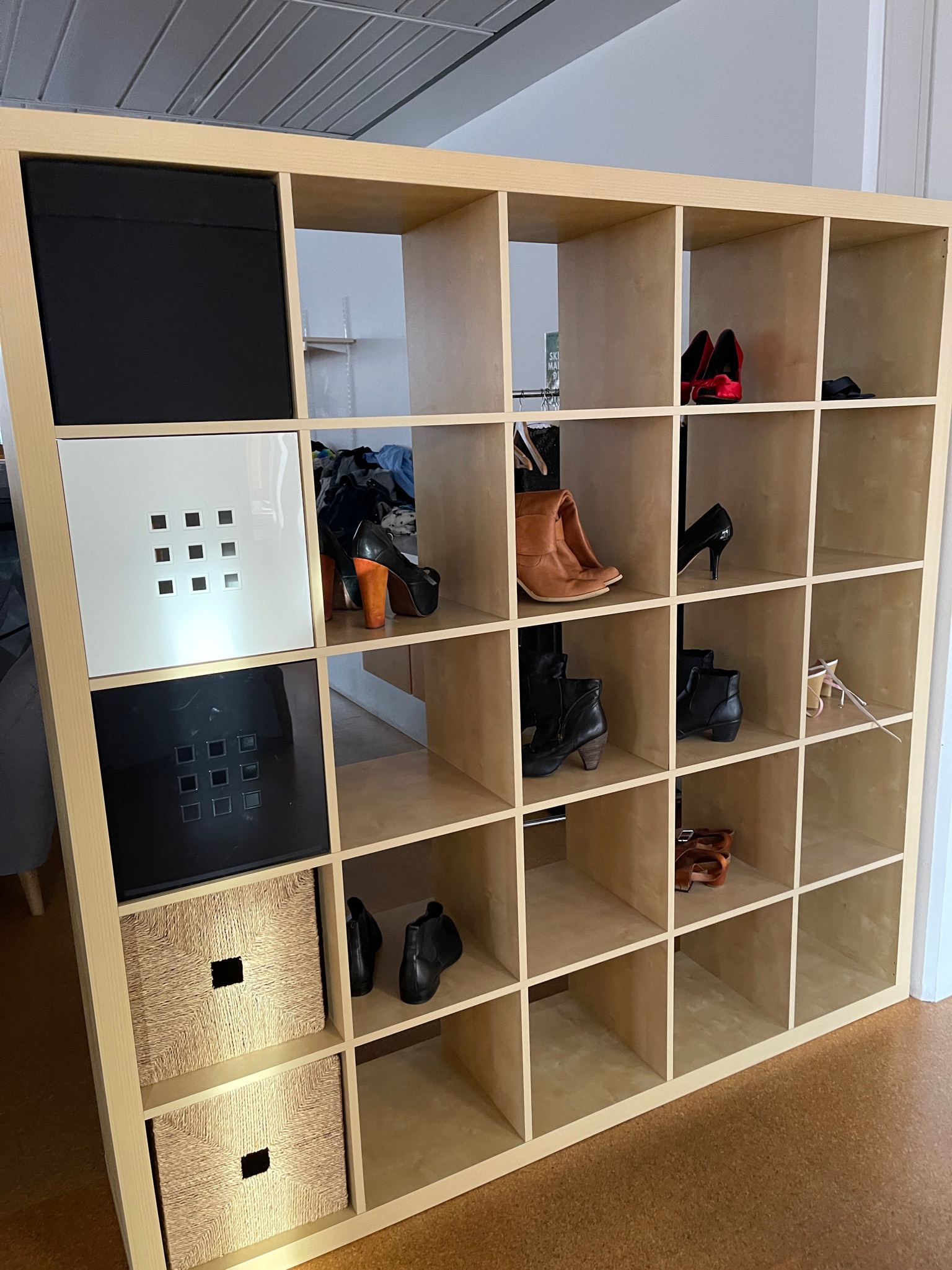 SELT / SOLD IKEA KALLAX 5x5 hillur 184x184