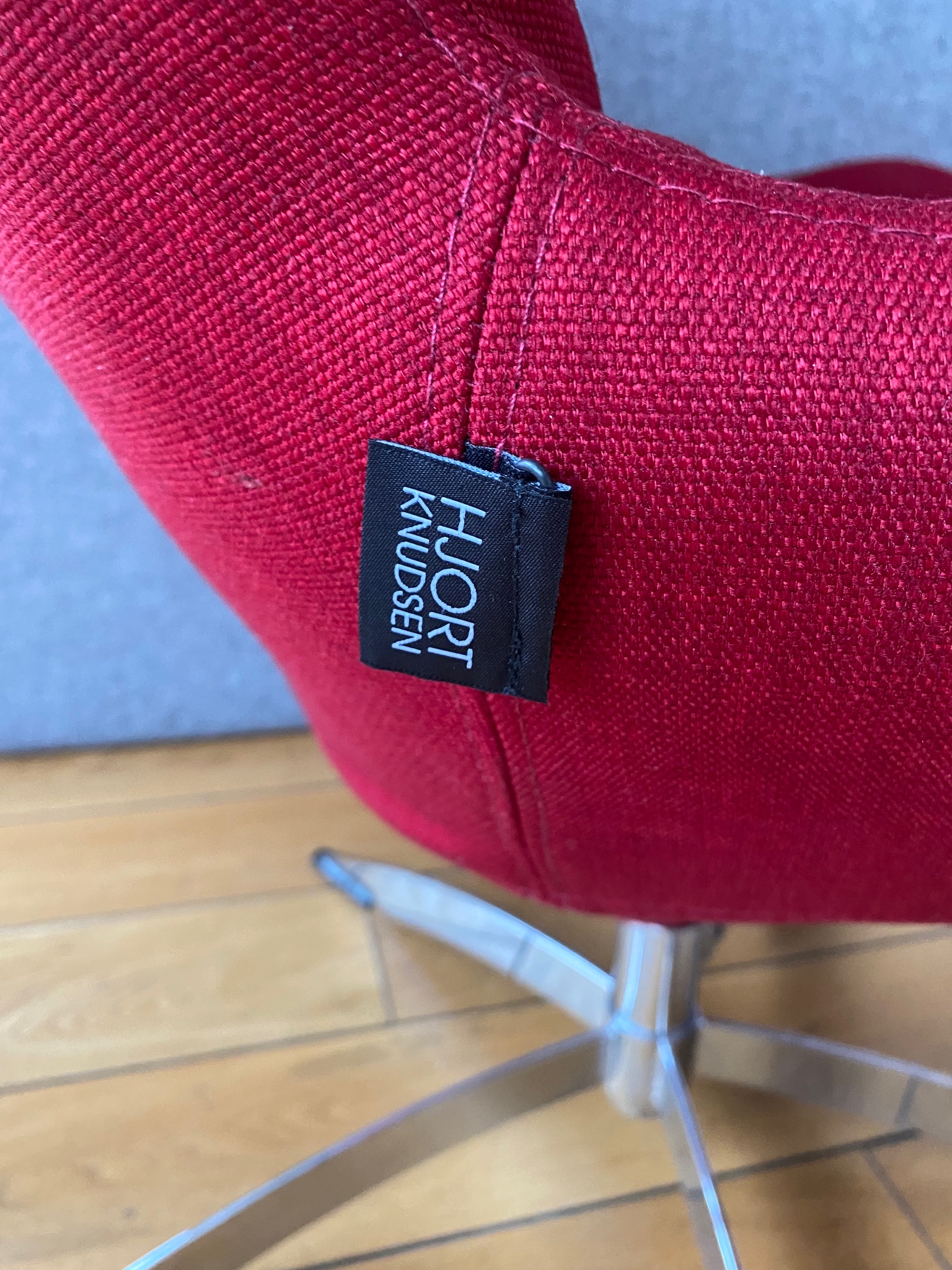 SELT / SOLD Hjort Knudsen hönnunarstóll rauður 5