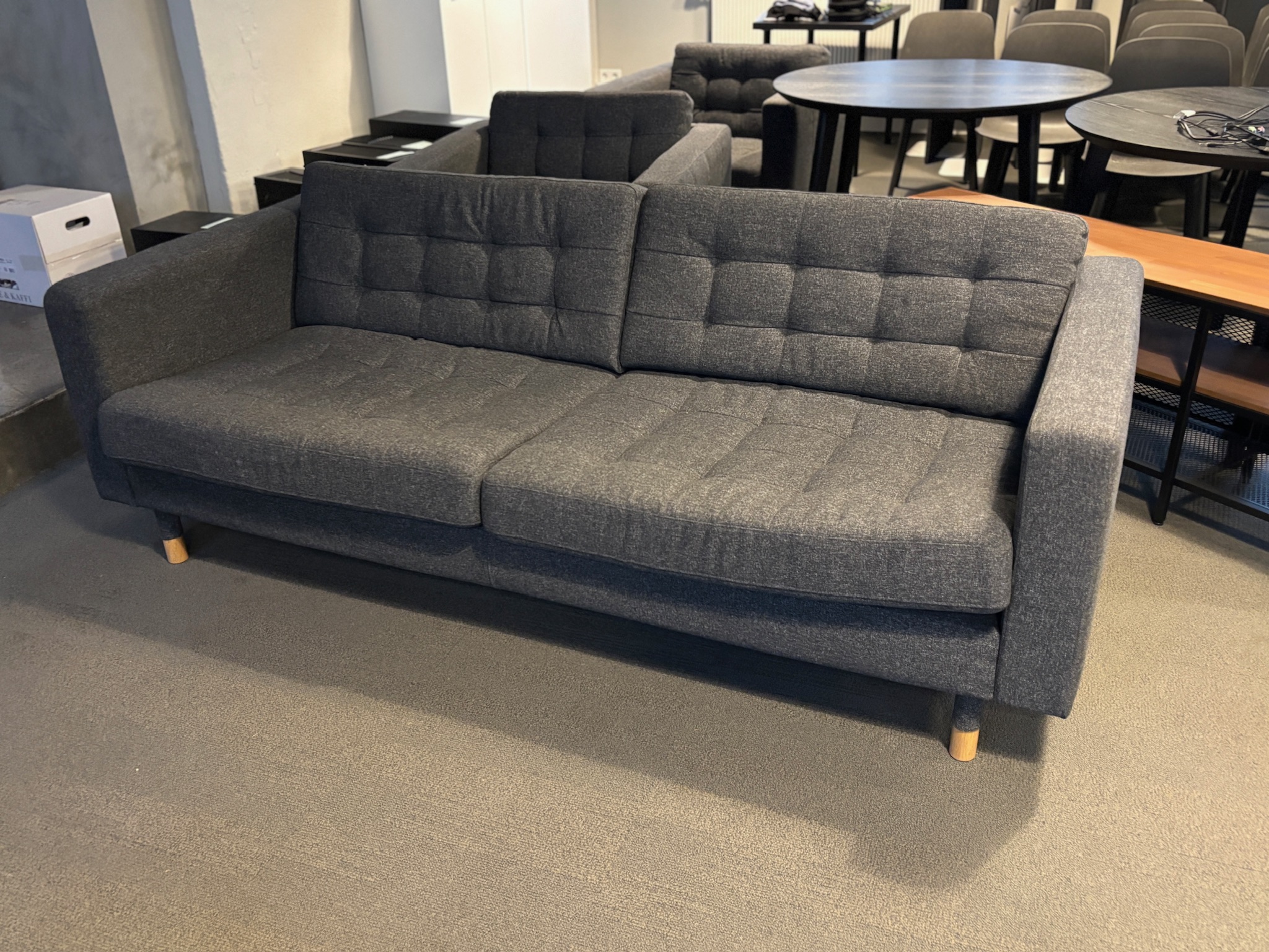 SELT / SOLD IKEA sófasett ásamt skemil, 2+1+1