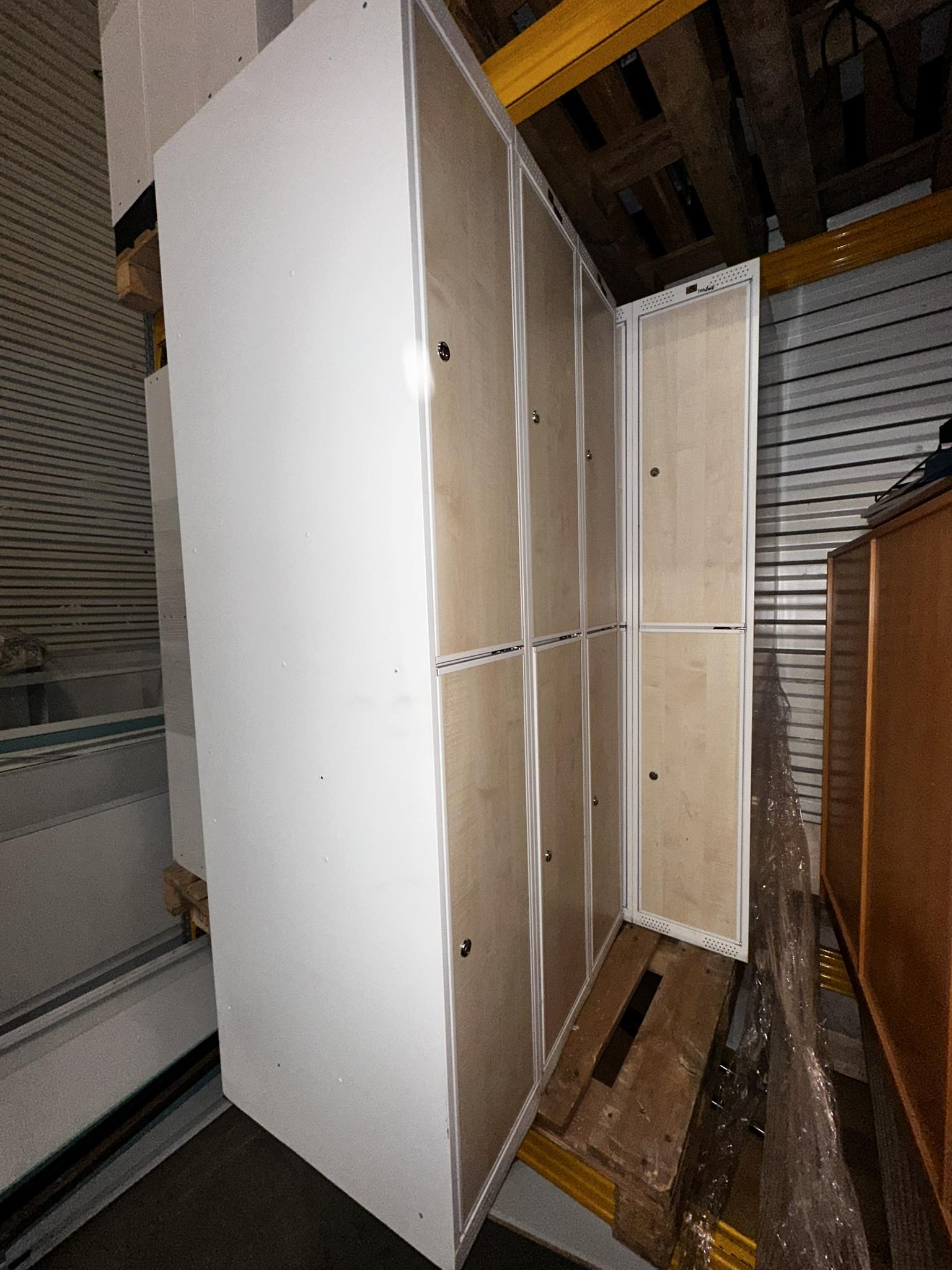 SELT / SOLD Starfsmannaskápar 6 hólf & 4 hólfa H180 L90 D55sm. Með Lyklum 3