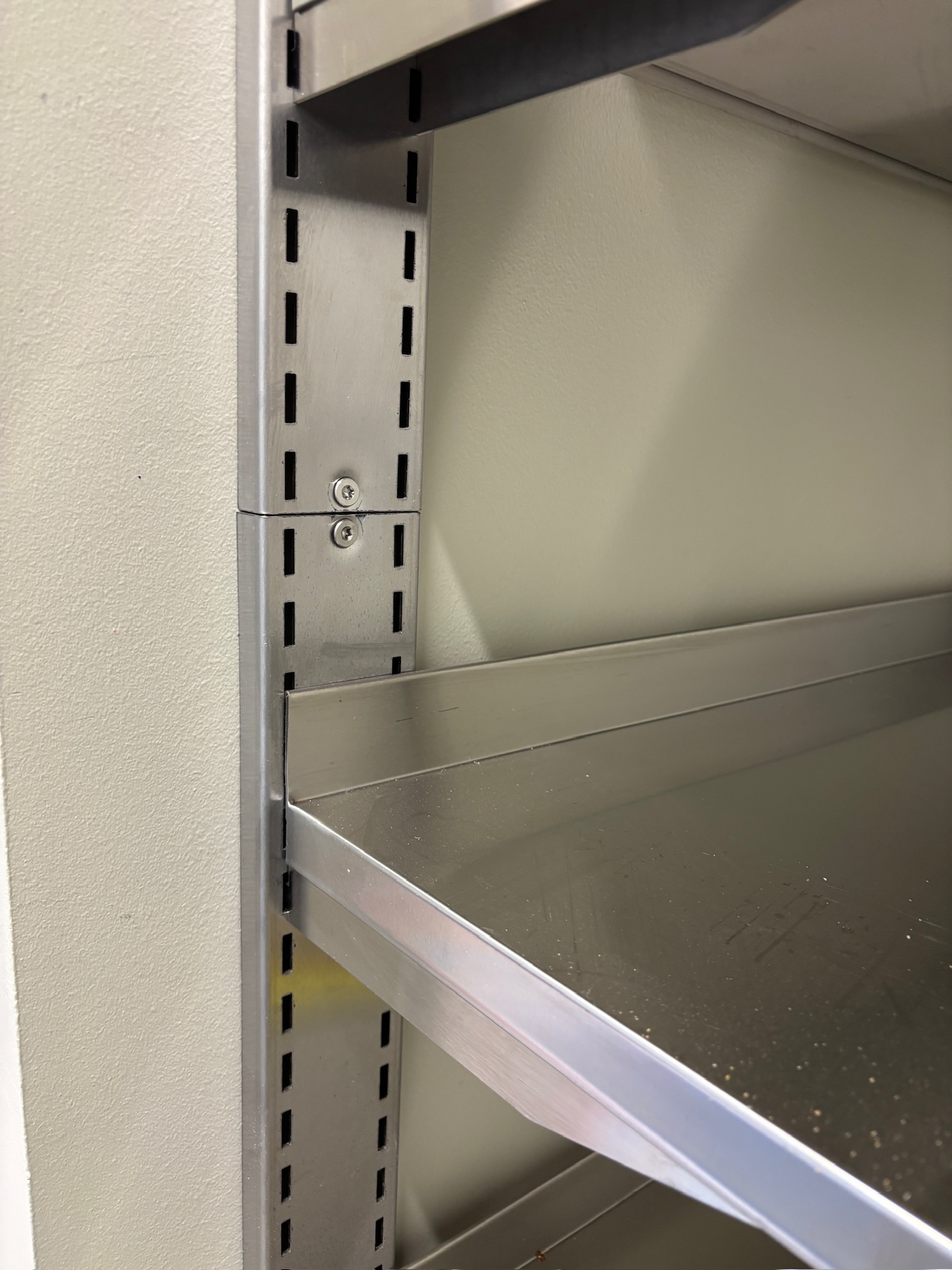 SELT / SOLD Nýlegar Vitrum vegghillur ásamt veggfestingum 7