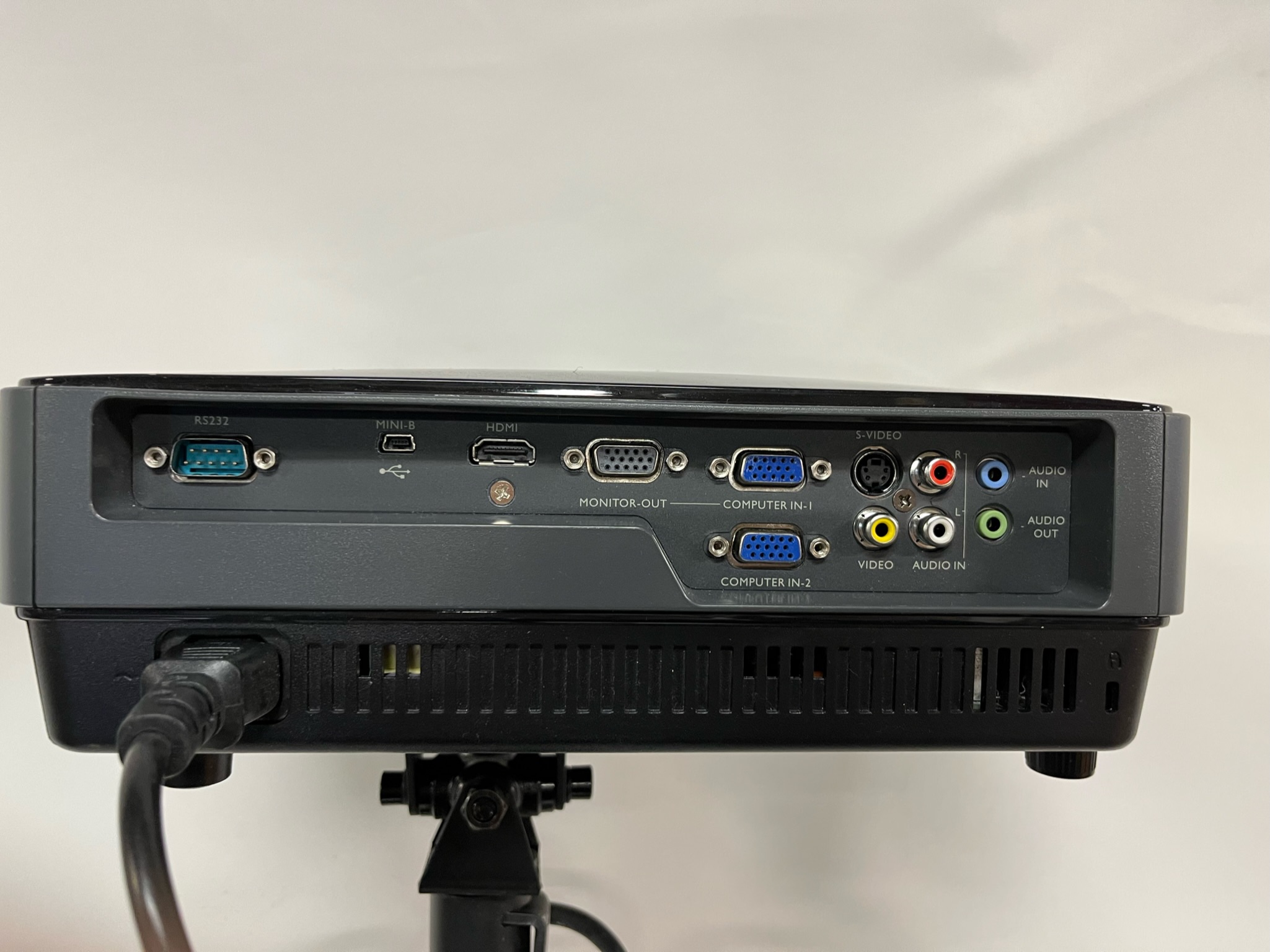 SELT / SOLD Myndvarpi frá BenQ m.loftafestingu 3