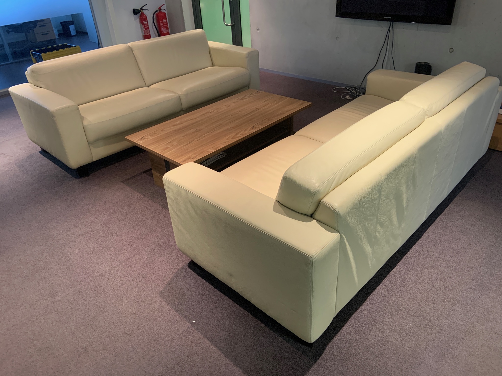 Endurnýtt/selt-Tveggja sæta sófi beige 6
