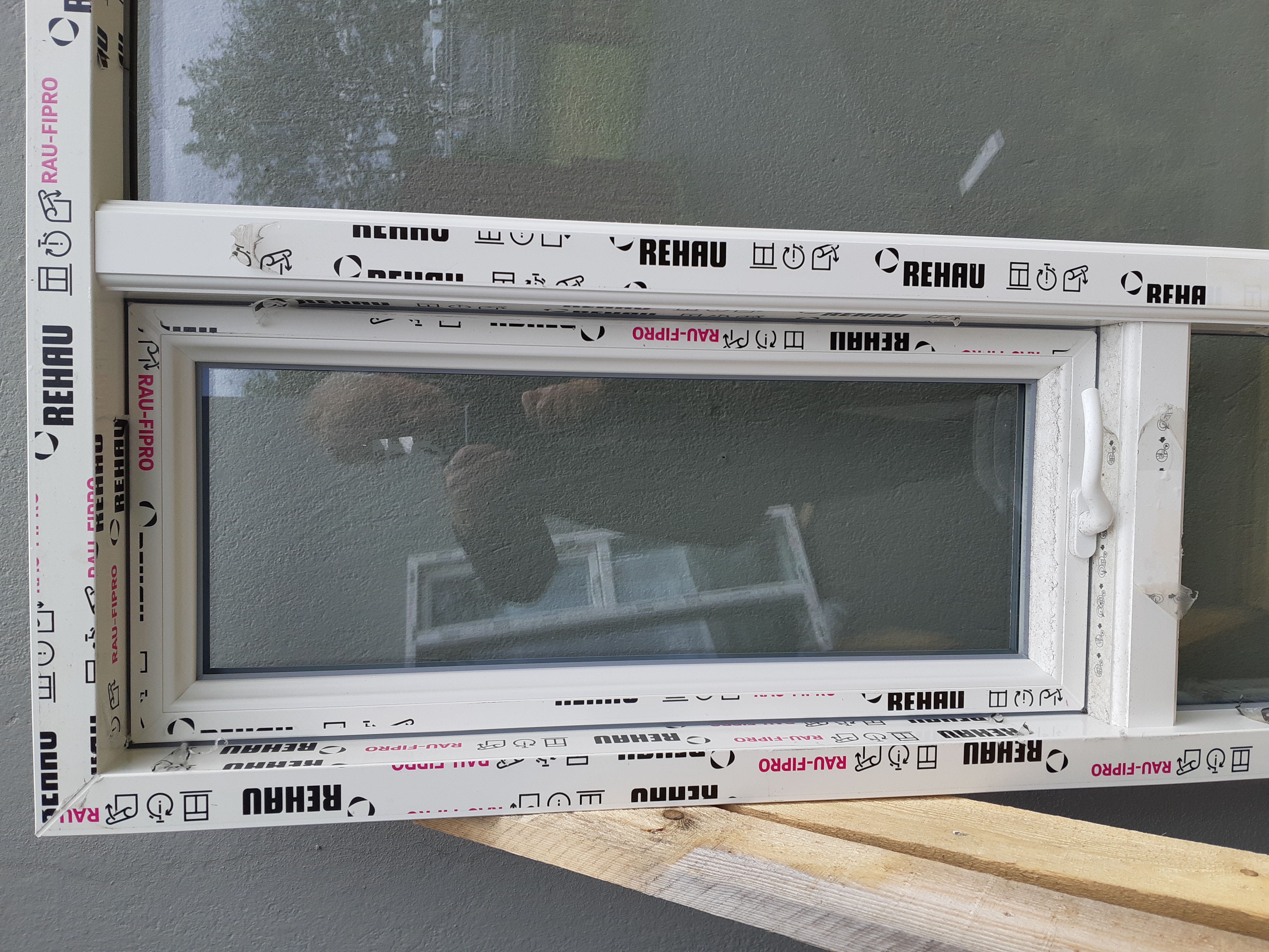 SELT / SOLD Gluggi - nýr PVC - 236x167 sm með opnanlegt fag - REHAU NORDIC 2