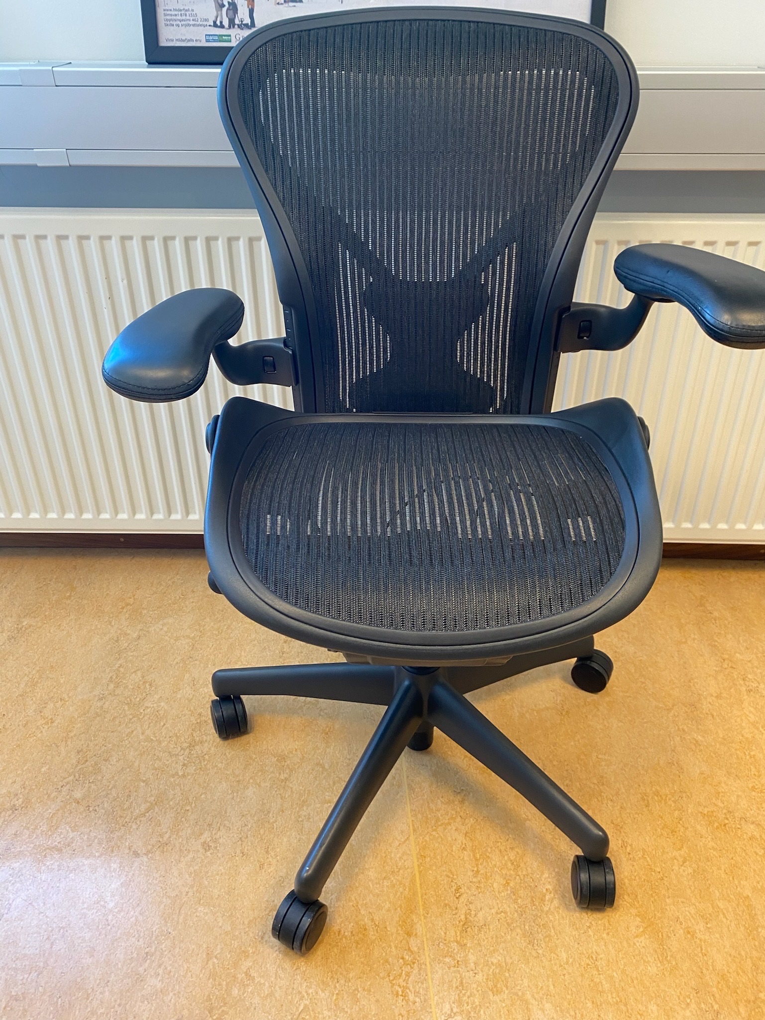 SELT / SOLD Herman Miller Aeron (A stærð) - Alþingi 2