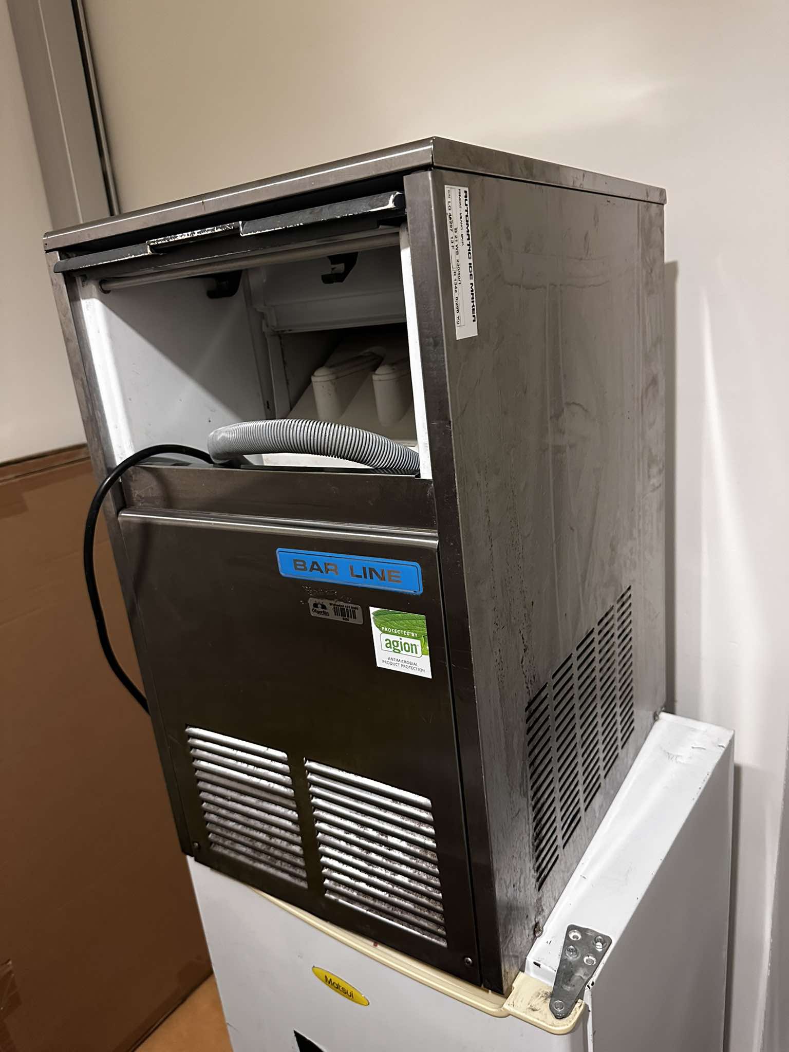 SELT / SOLD Bar Line B21 WS klakavél, Kælitækni H64 x B53 x L38 sm. 2