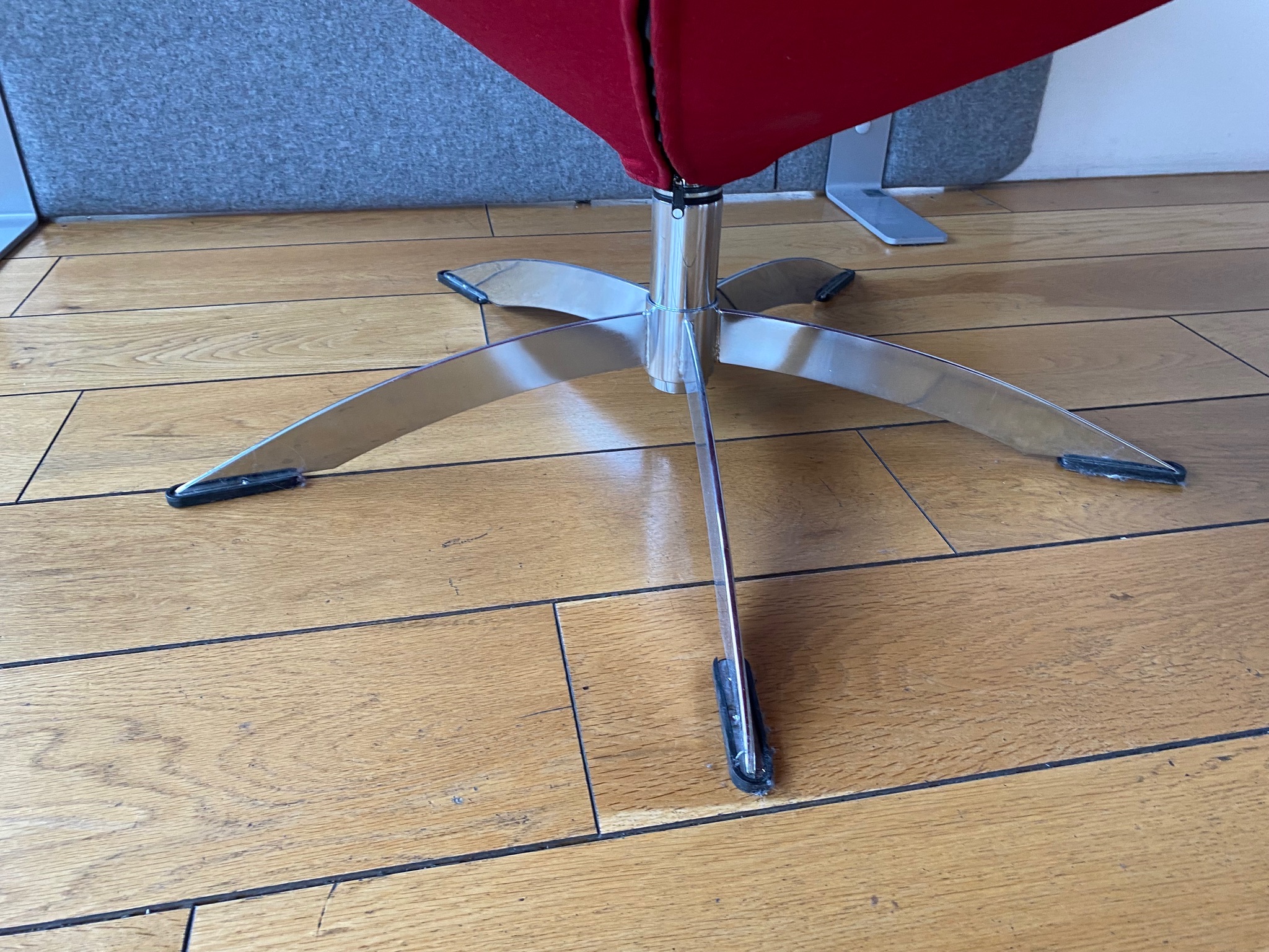 SELT / SOLD Hjort Knudsen hönnunarstóll rauður 4