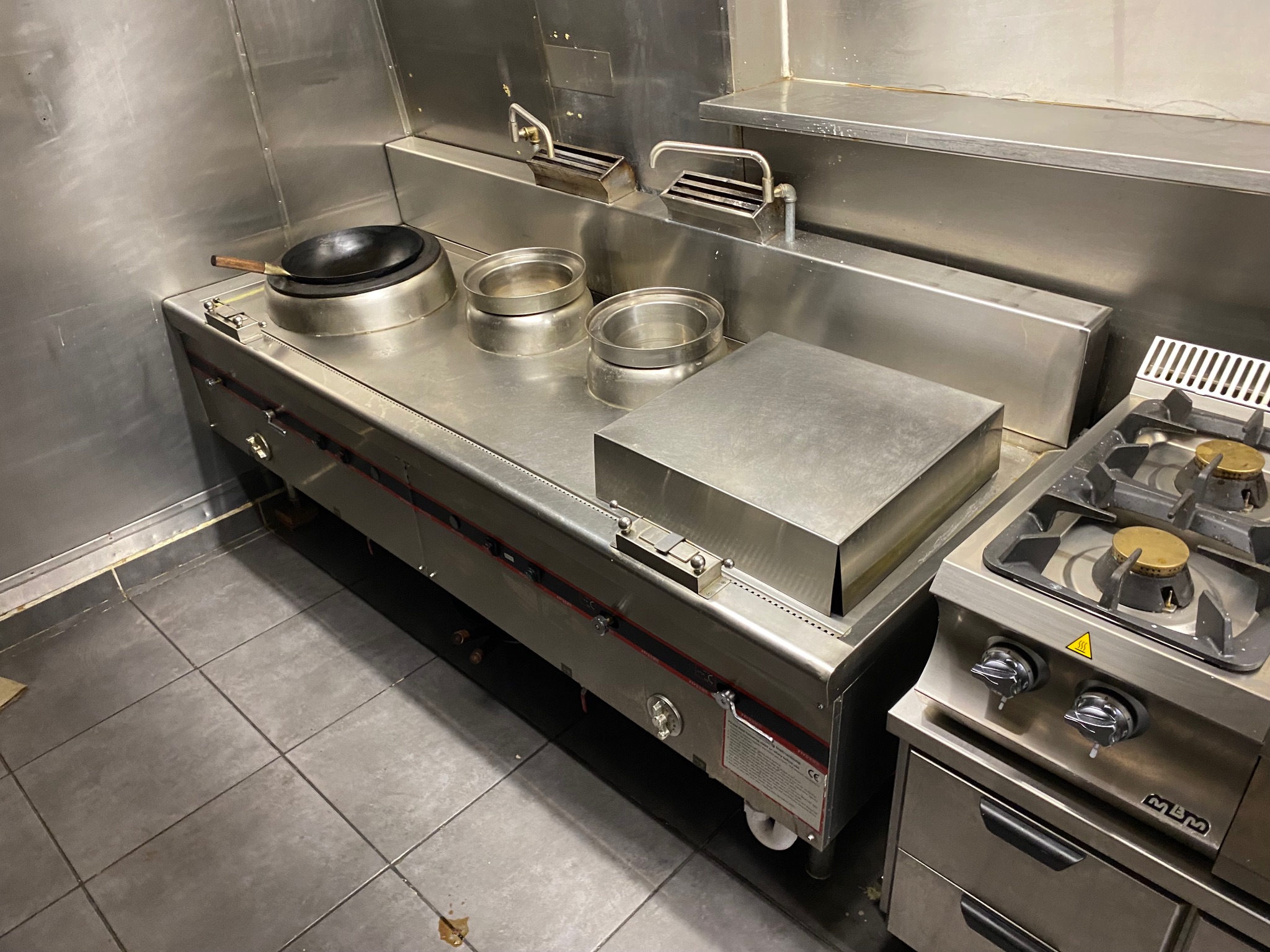 SELT / SOLD Wok eldavél, B220 x D90 x H74 sm.