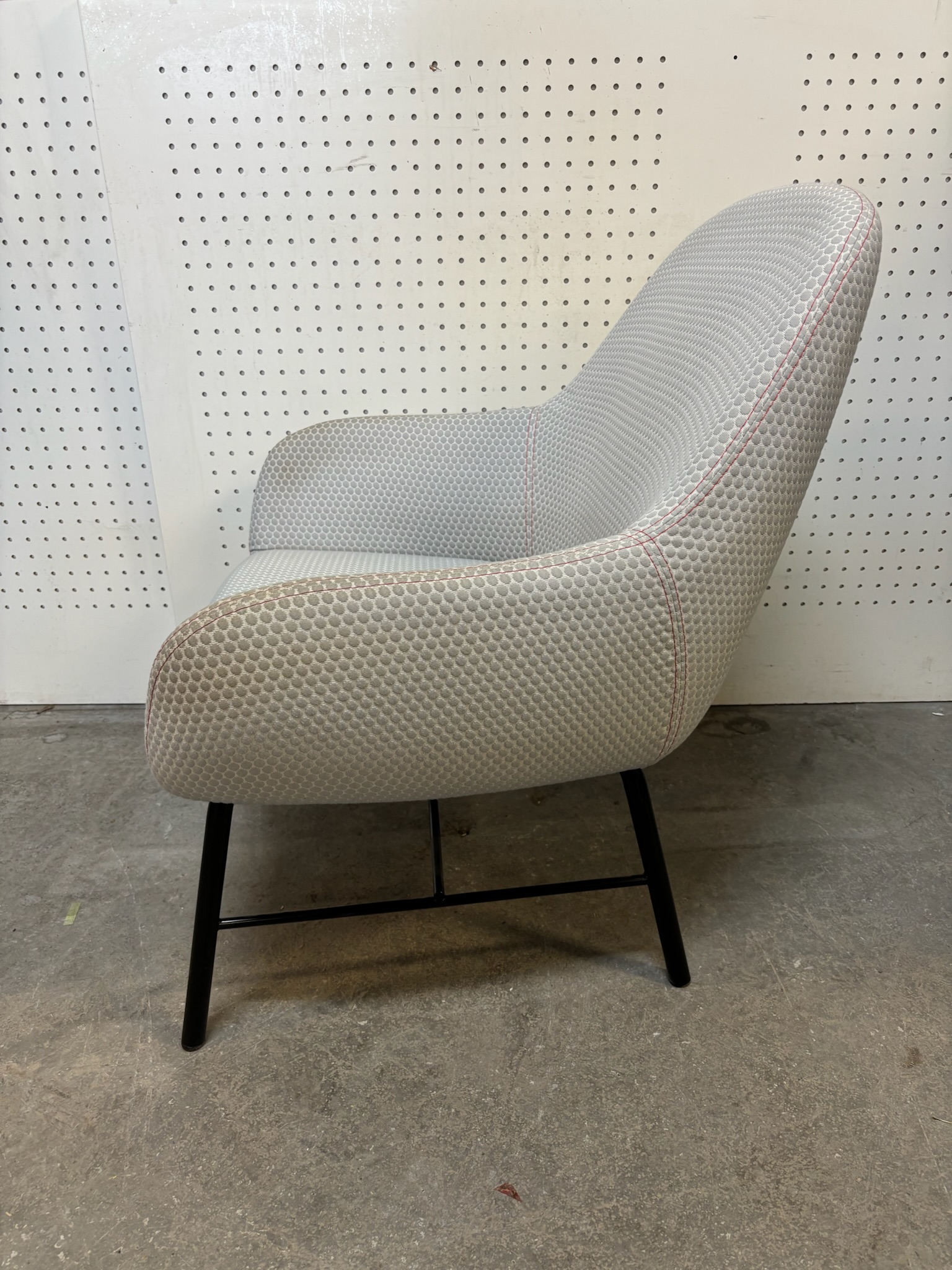 SELT / SOLD Metalmobil hægindastóll frá Hirzlunni 4