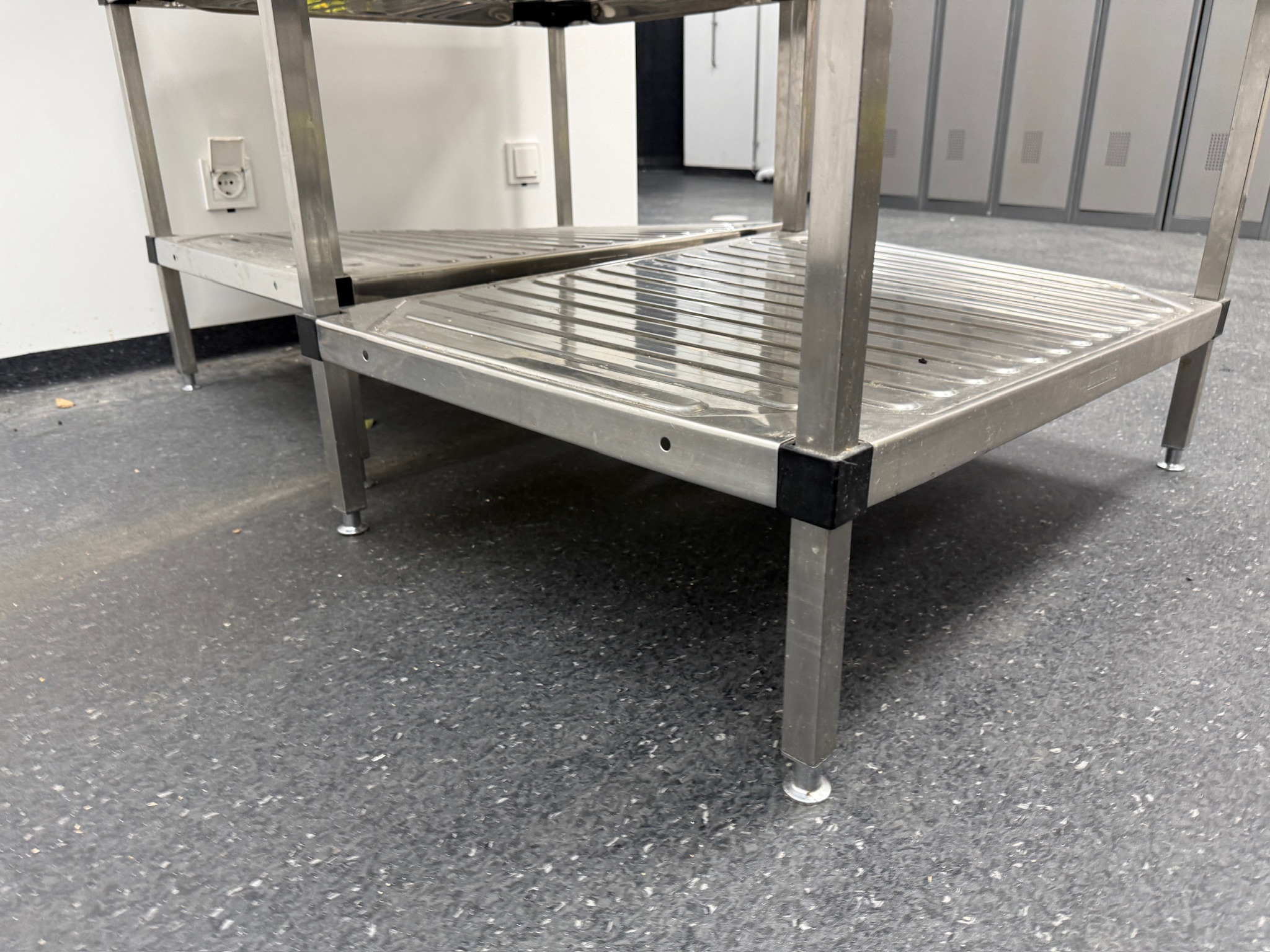SELT / SOLD Rieber Niro Regal hillueining 4