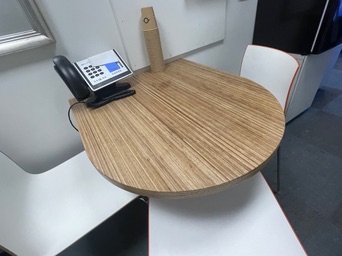 SELT / SOLD - Veggfest borð, eldhúskrókur, gegnheilt L80 x B70 x H~73 x Þ3 sm. 3