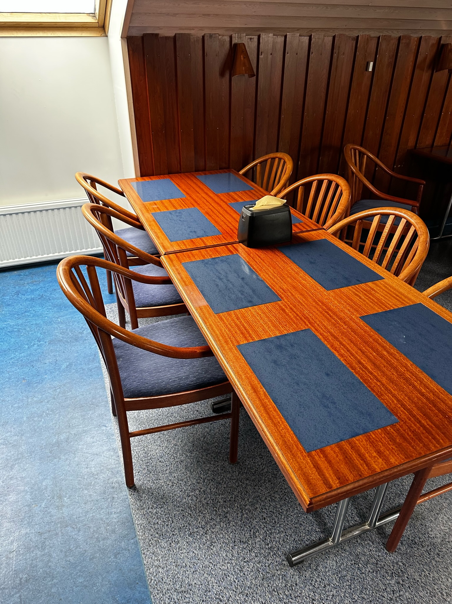 SELT / SOLD Eldhúsborð - mötuneytisborð - 120 x 80 sm 4