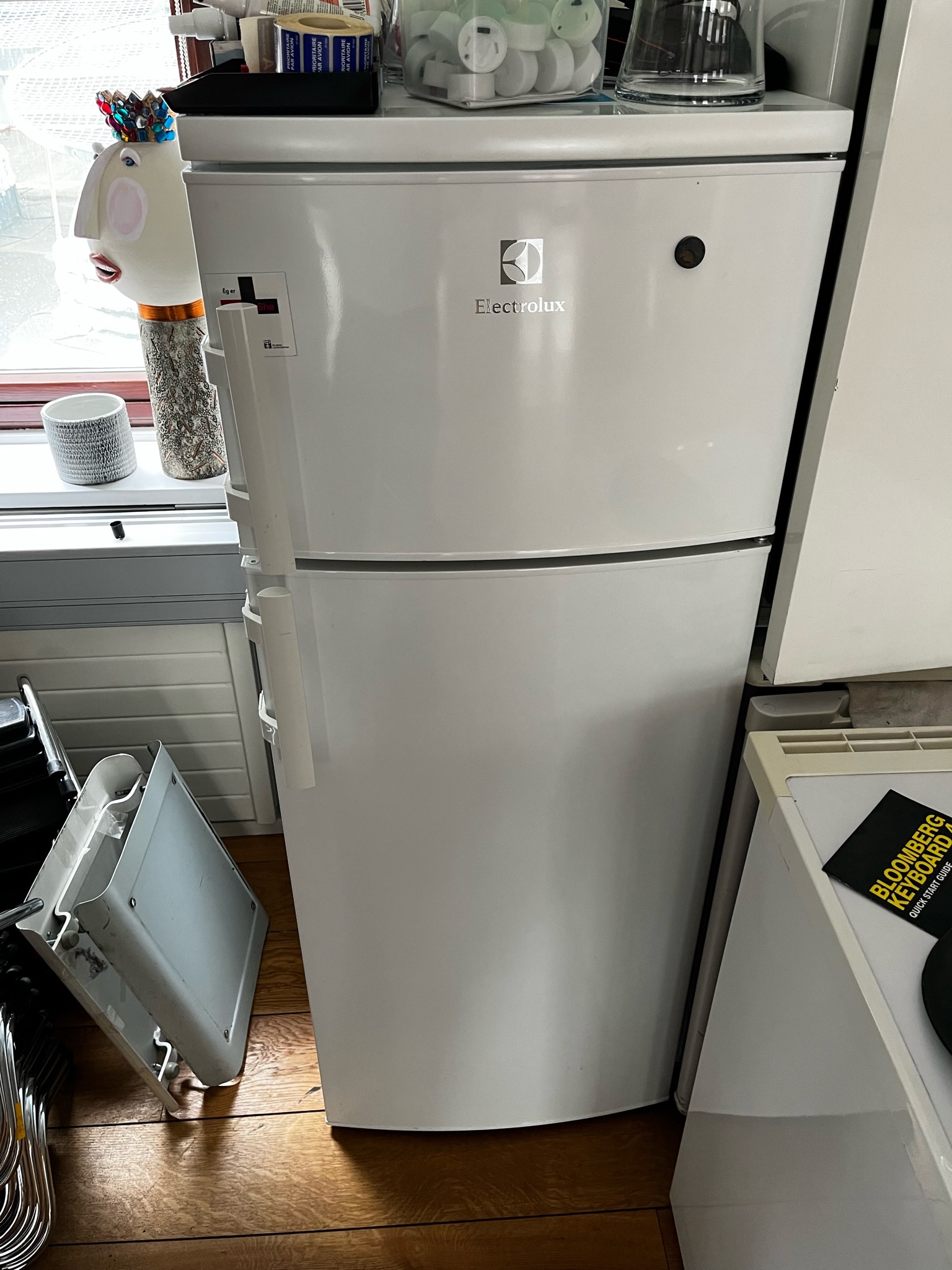 SELT / SOLD Electrolux Ísskápur m/frysti - 135 sm. 2