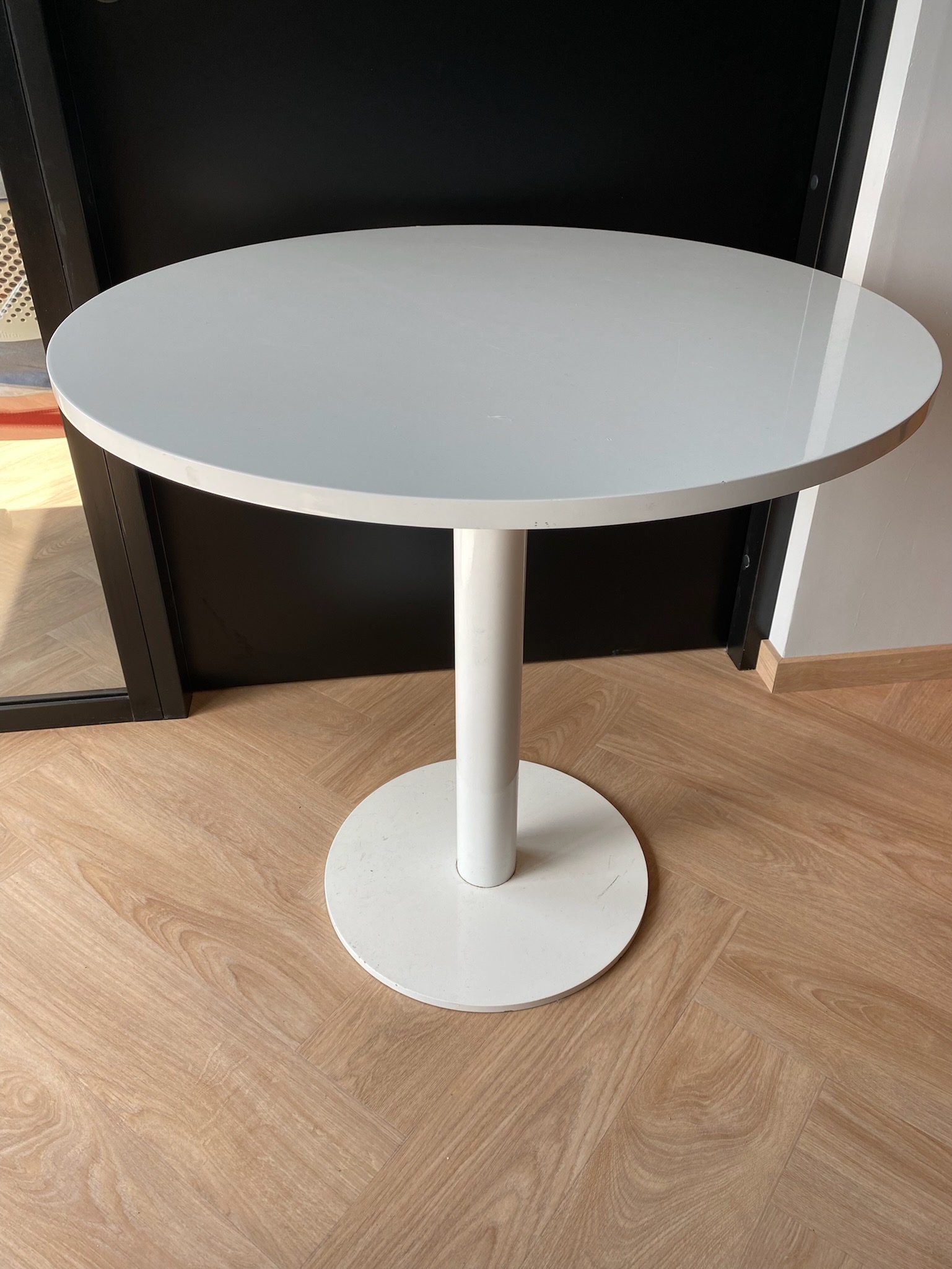 SELT / SOLD Hringborð - B75 x H72 sm.
