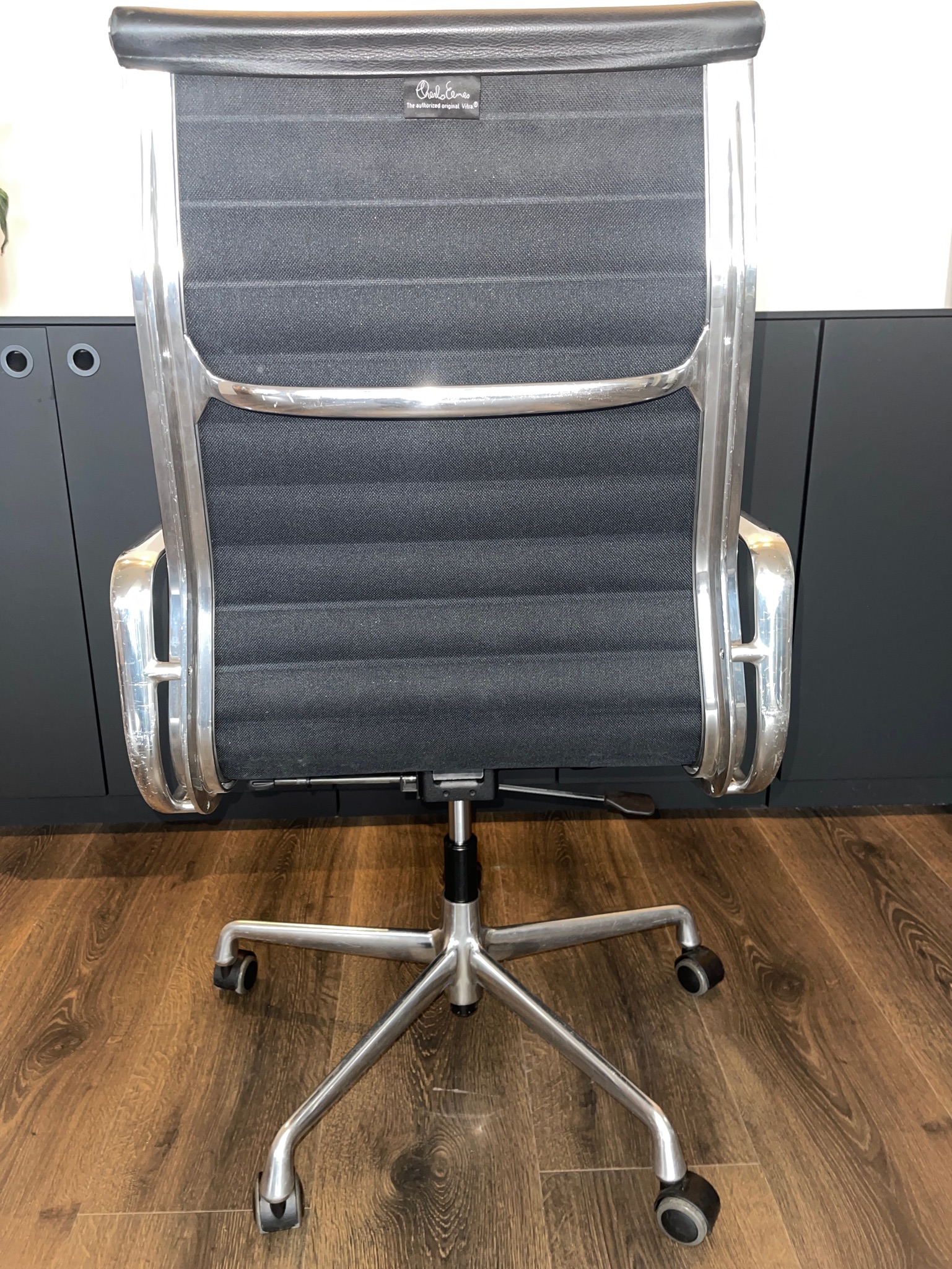 SELT / SOLD Vitra fundarstóll/skrifborðsstóll með 4-arma hjólakrossi 11