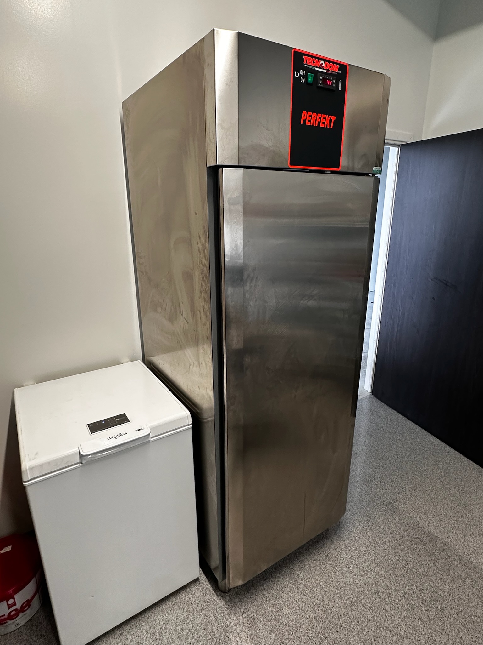 SELT / SOLD Tecnodom Perfekt 700 stálkælir frá BVT
