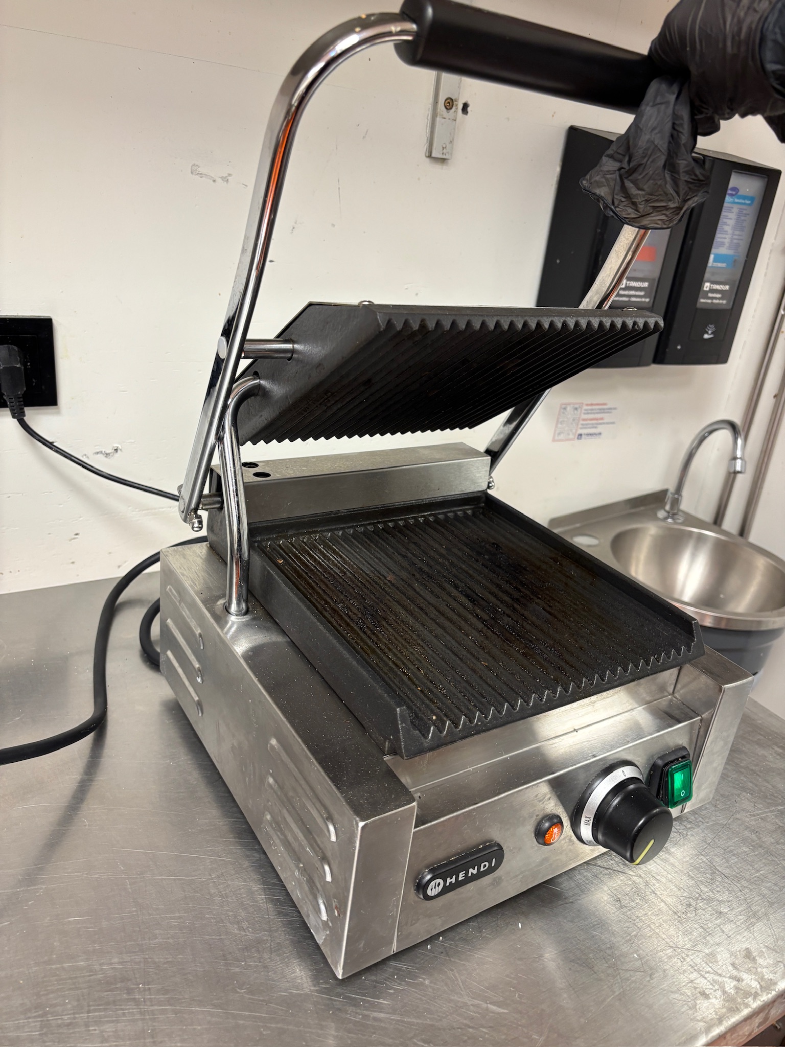 SELT / SOLD Hendi samlokugrill 5