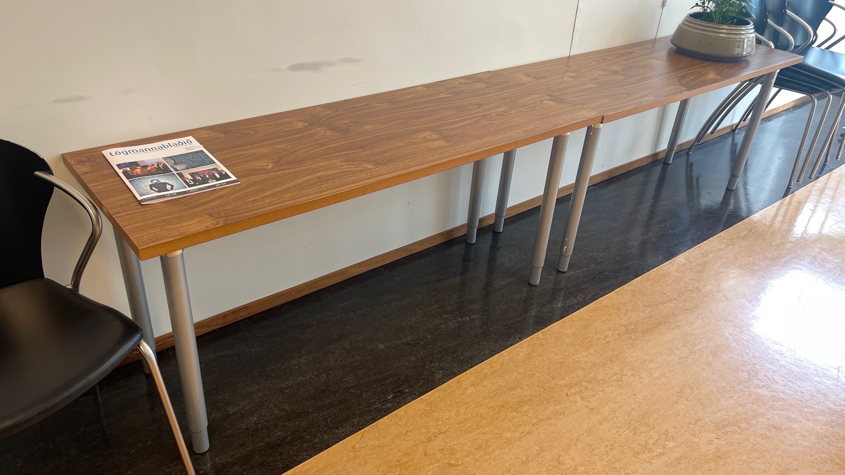 SELT / SOLD Skrifborð/fráleggsborð - 140 x 50 x H65 sm - Alþingi 2