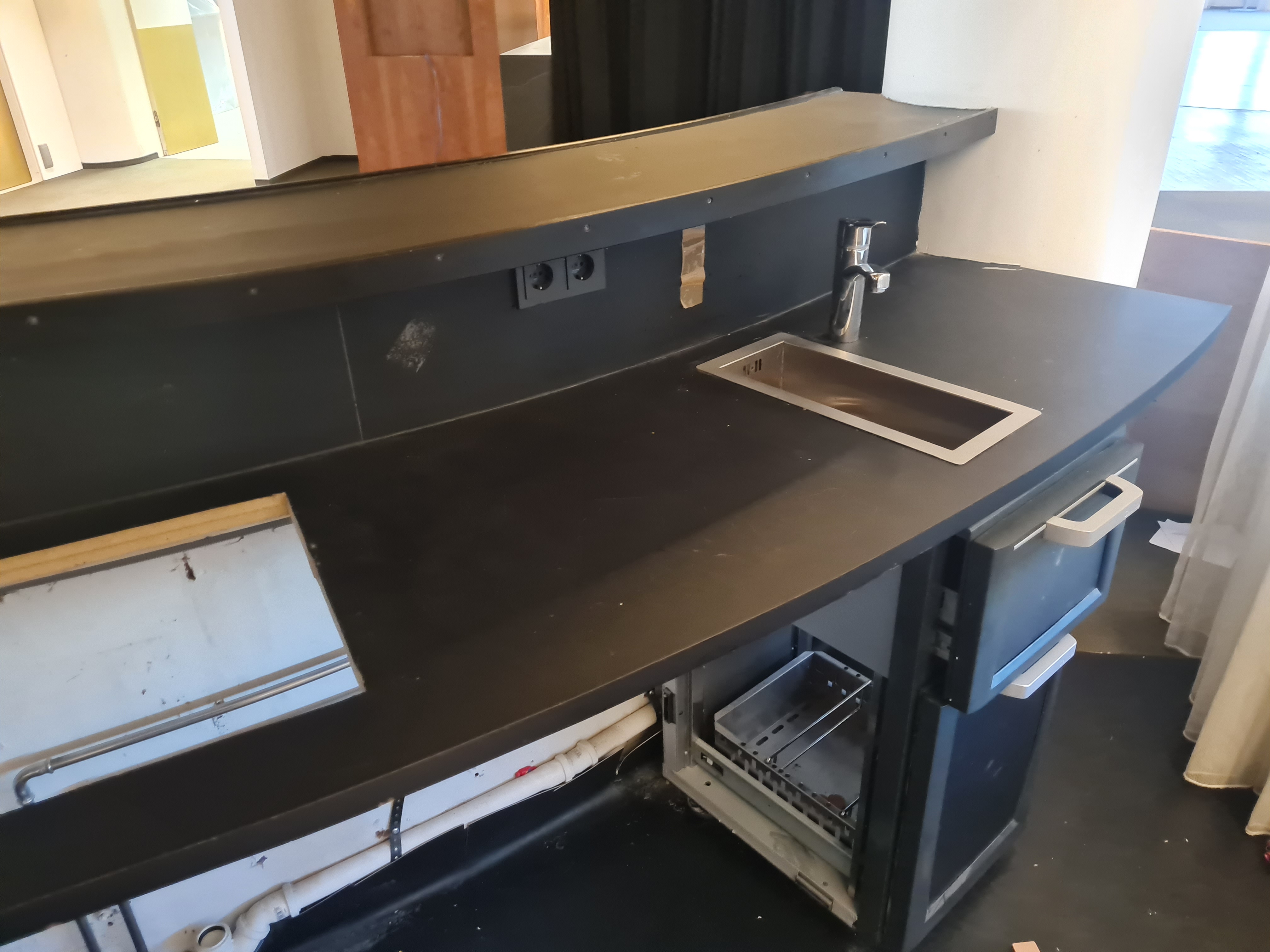 SELT / SOLD - Barborð - Súlnasalur 7