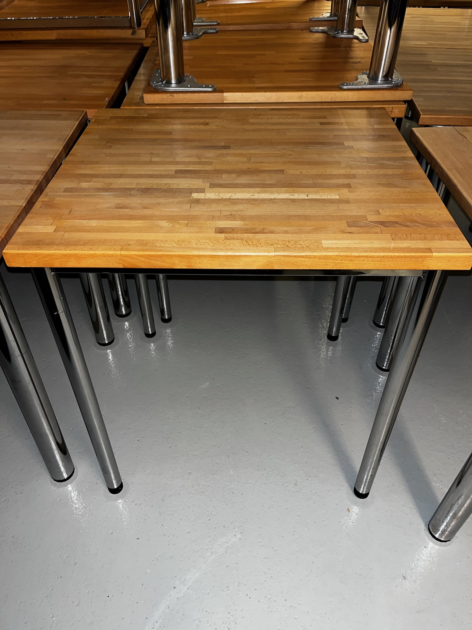 SELT / SOLD Viðarborð H74 x B66 x D63 sm. 2