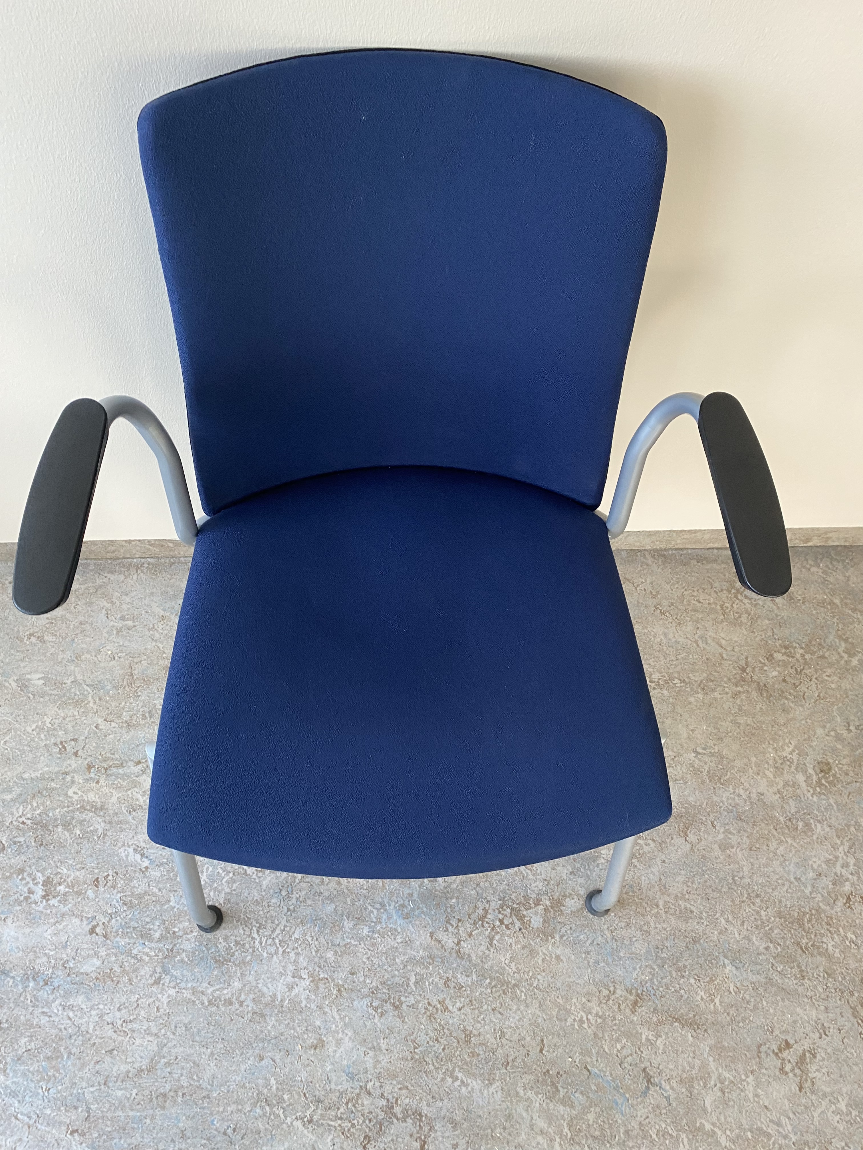 SELT / SOLD Fundarstólar - staflanlegir 3