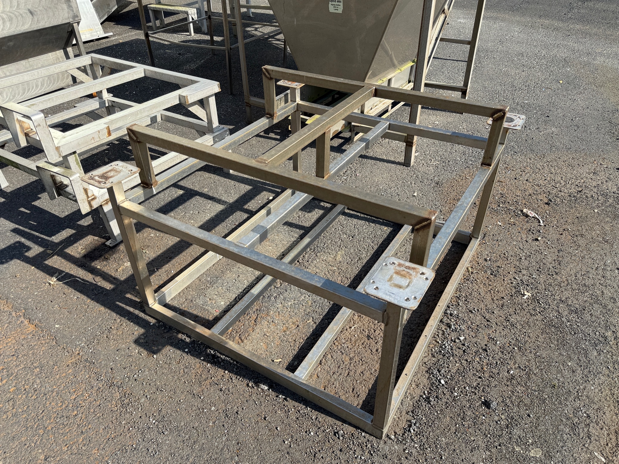 SELT / SOLD Grind ryðfrí L120 x B95 x H30 sm
