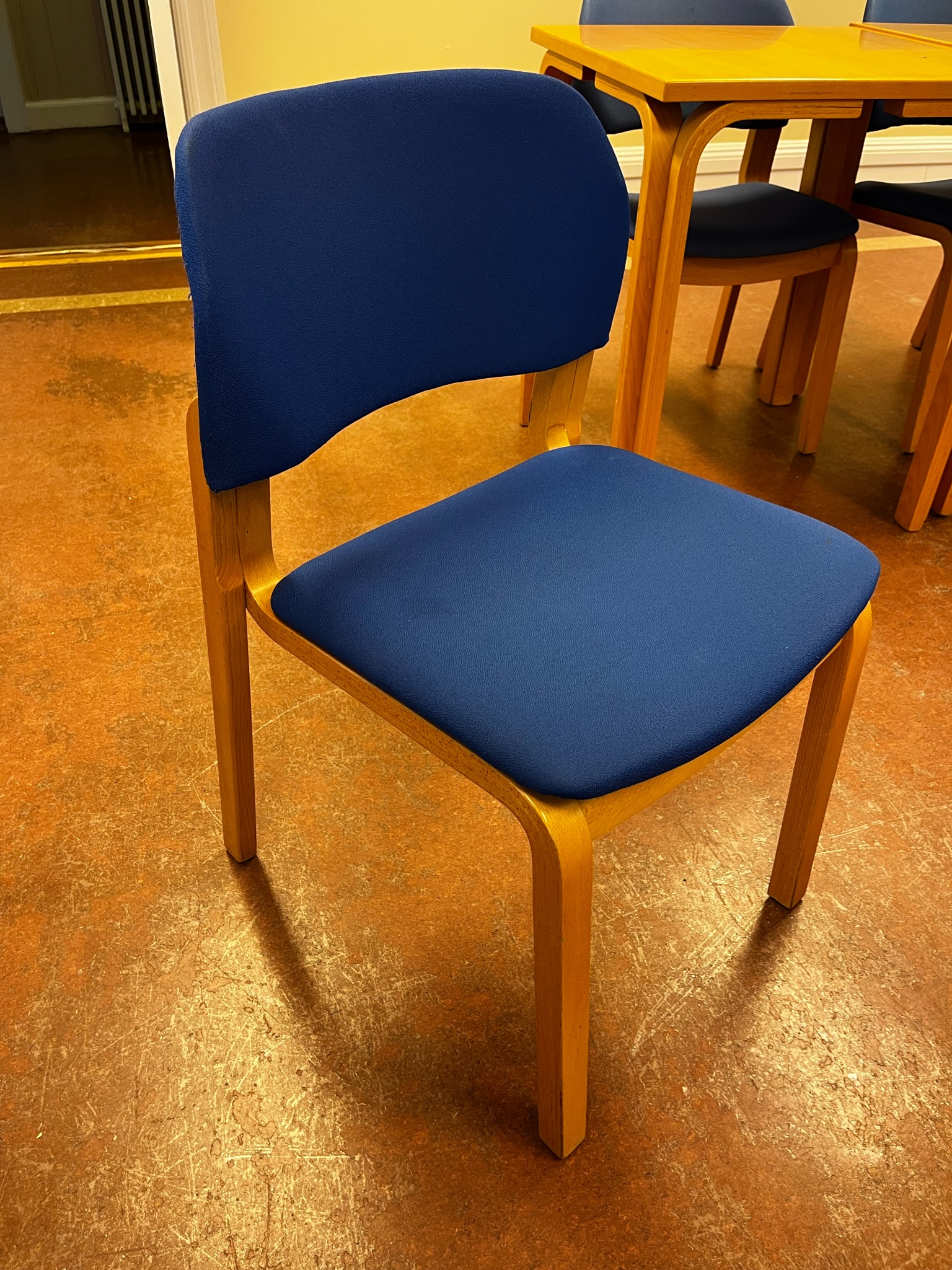 SELT / SOLD - Stólar fyrir fundinn - salinn - skólann