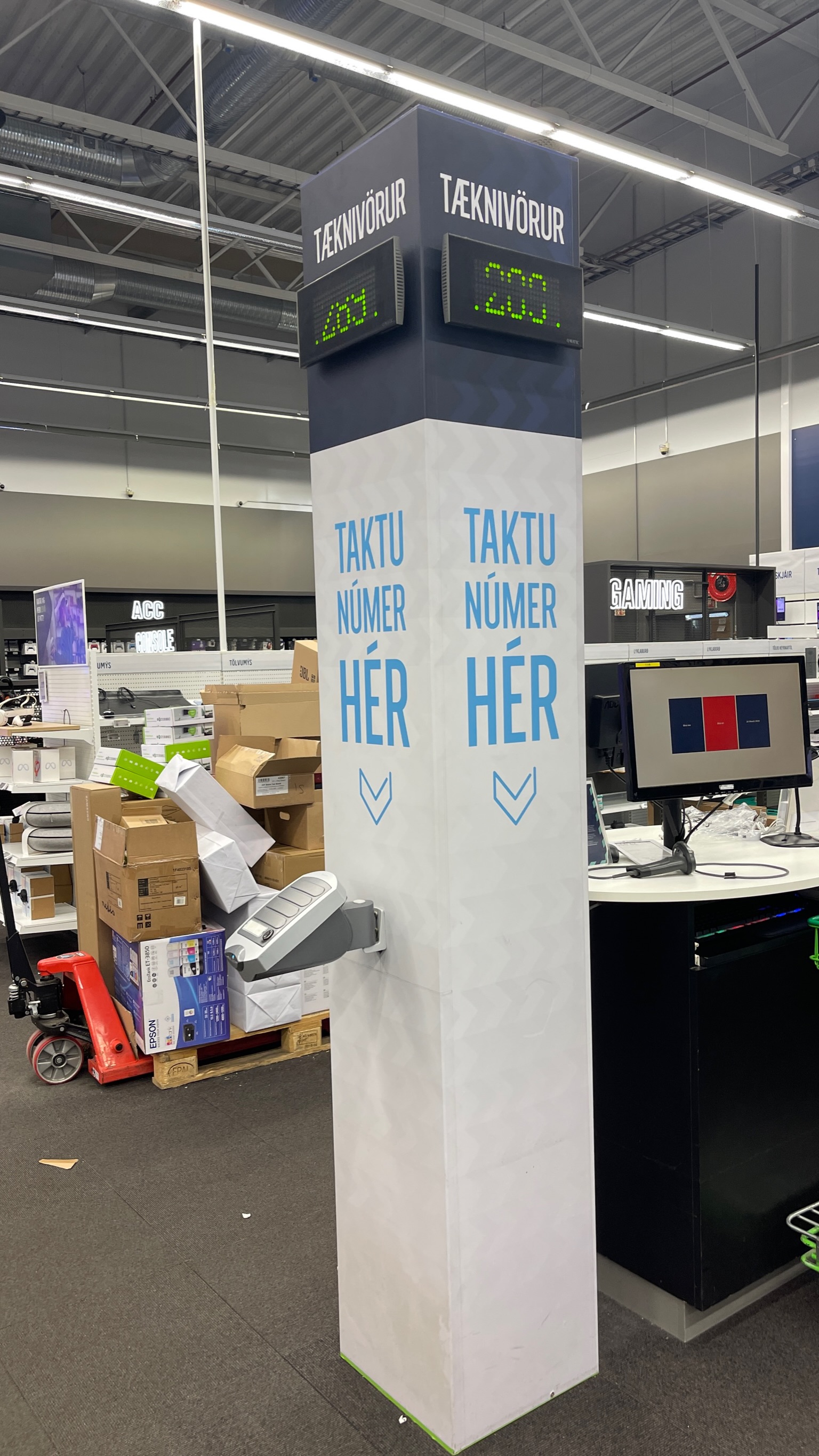 SELT / SOLD Turn fyrir afgreiðslunúmer, H250 x B40 x D40 sm. (4 stk.) 4