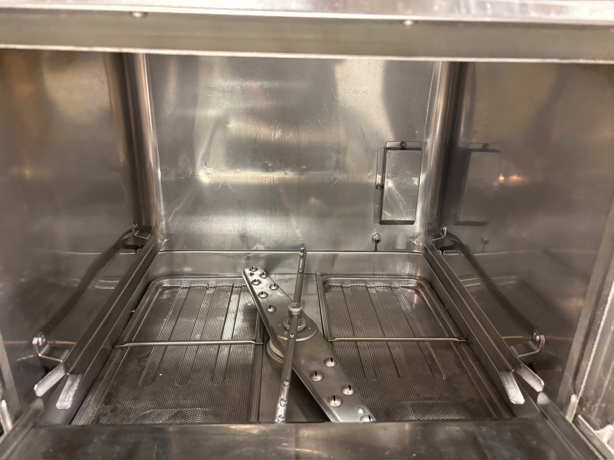 SELT / SOLD Zanussi undirborðsvél frá ProGastro 7