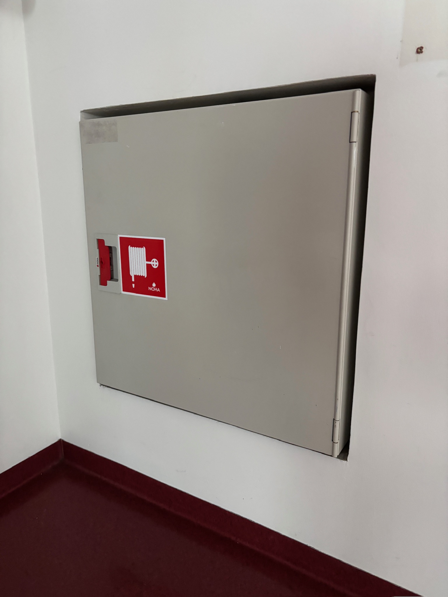 SELT / SOLD Noha brunaslanga í lokuðum kassa, 25m 2