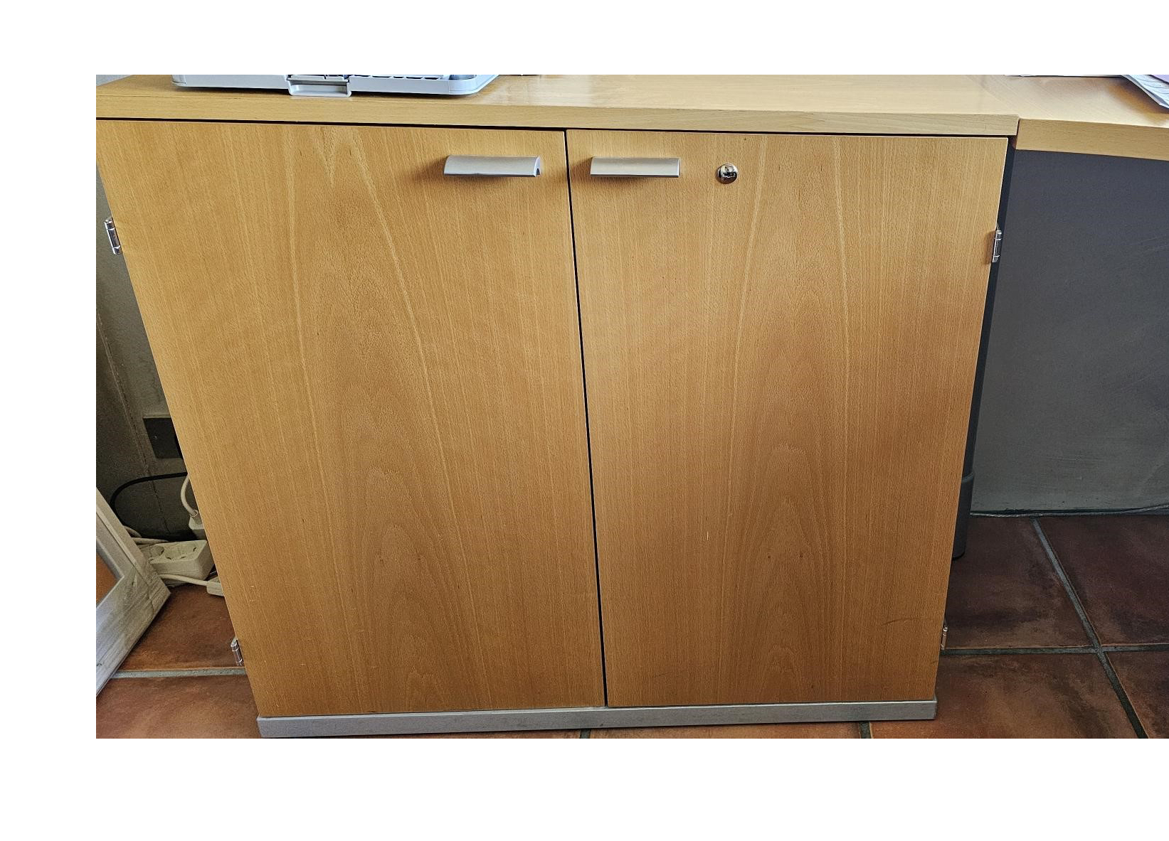 SELT / SOLD Skápur frá Pennanum, H72,5 x B80 x D42 sm.