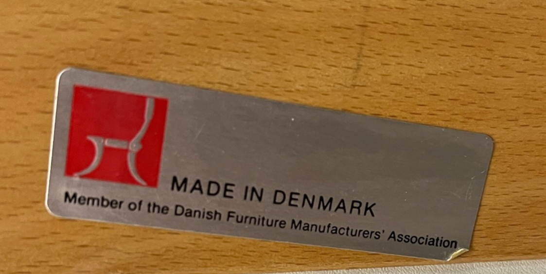 SELT / SOLD Danskt sófaborð, antík, B66 x D66 x H54 sm. - Alþingi 4