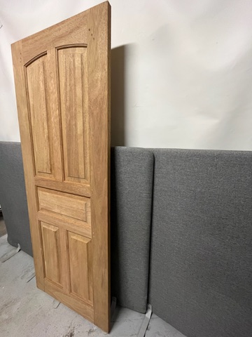 SELT / SOLD - Útihurð / harðviðarhurð, H210xB82xÞ~3,3sm. 3