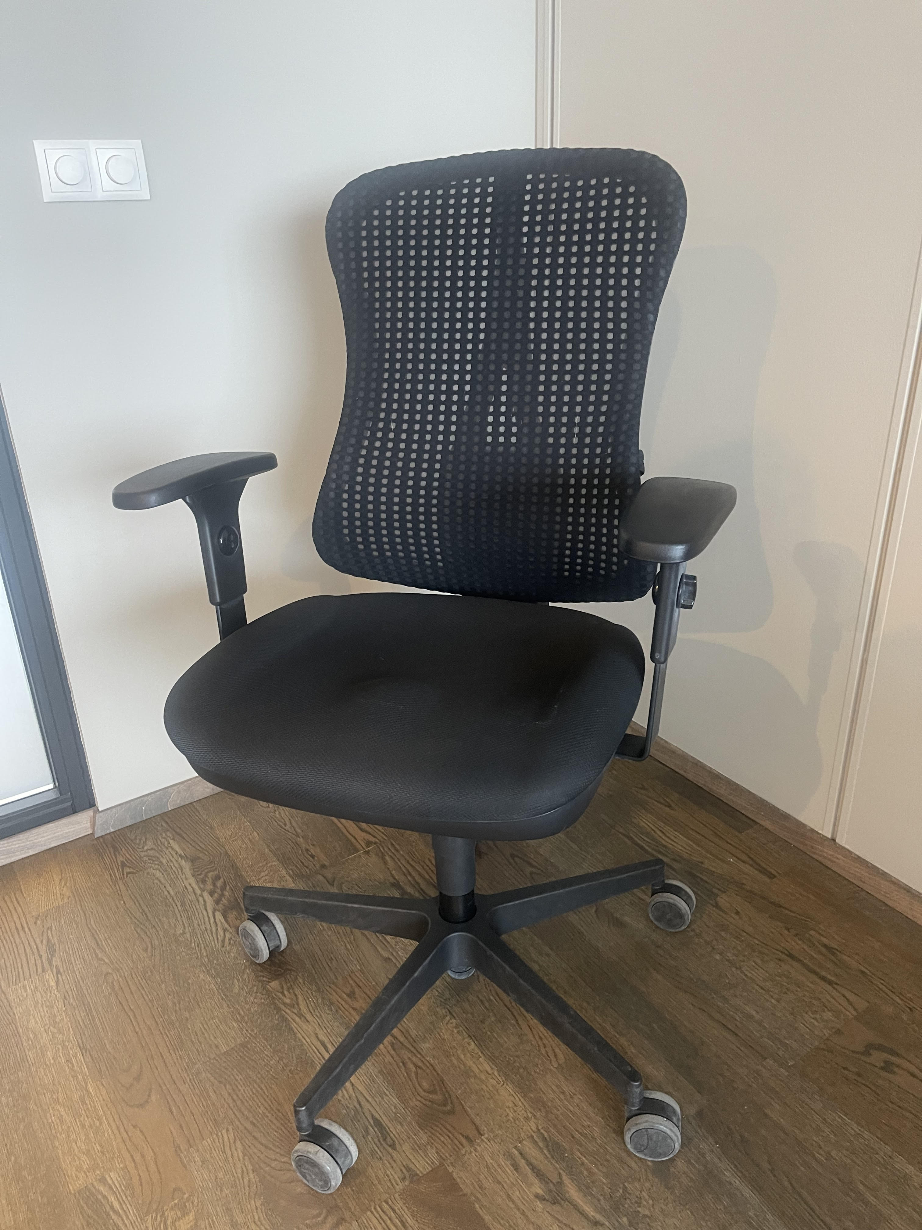 SELT / SOLD Topstar P90 skrifstofustóll með netabaki frá Hirzlunni