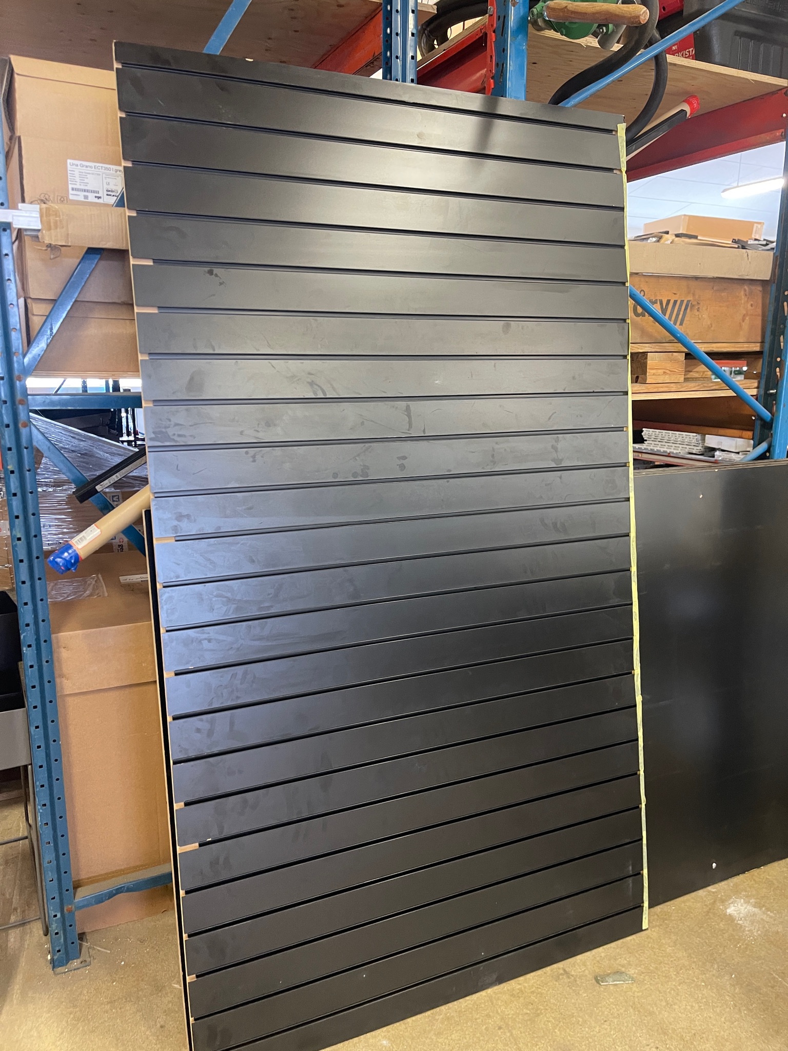 SELT / SOLD Vöruveggur / panelveggur, H210xB120sm. (6 stk.)