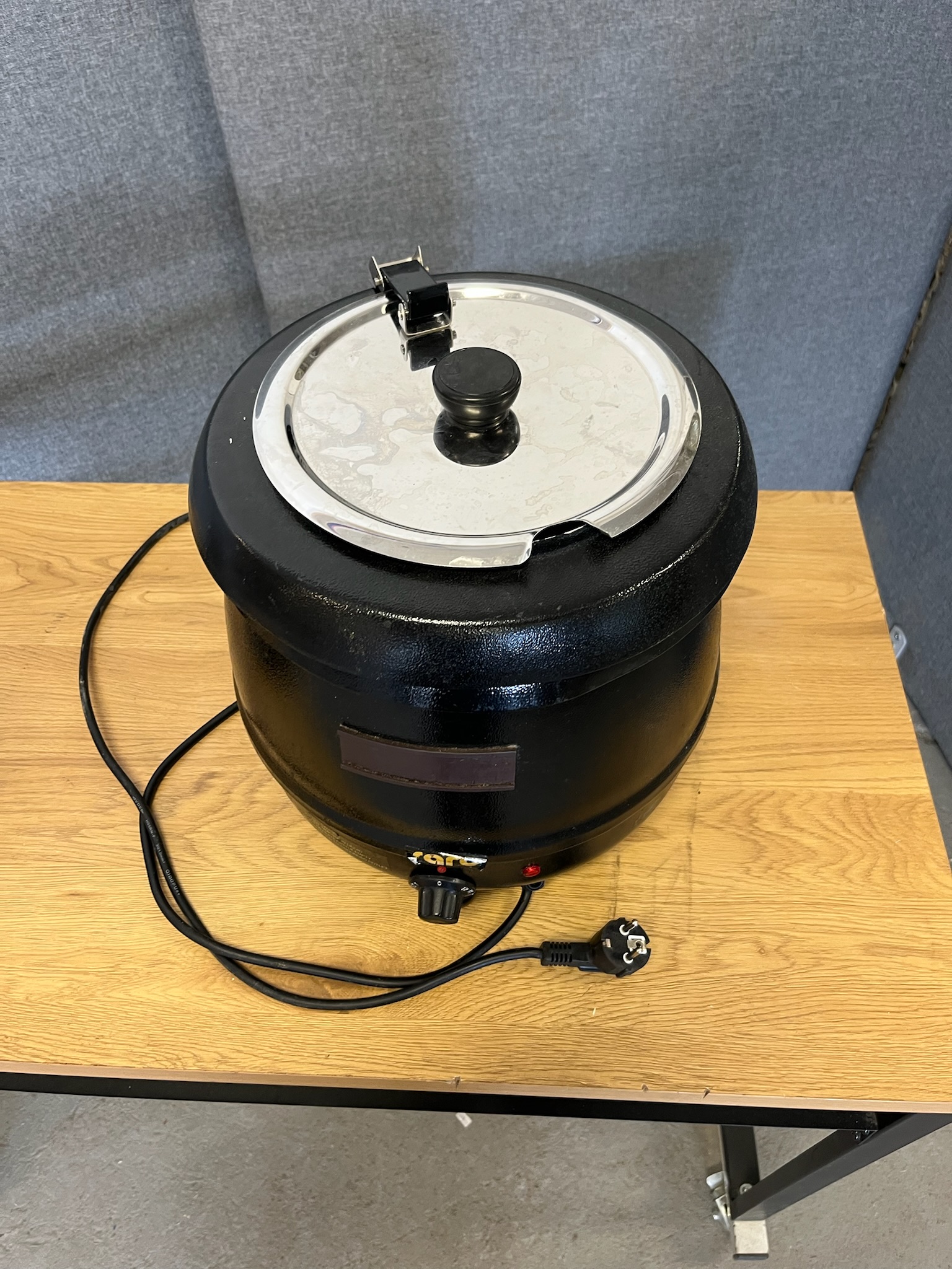 SELT / SOLD Saro súpupottur, 8 lítra 2
