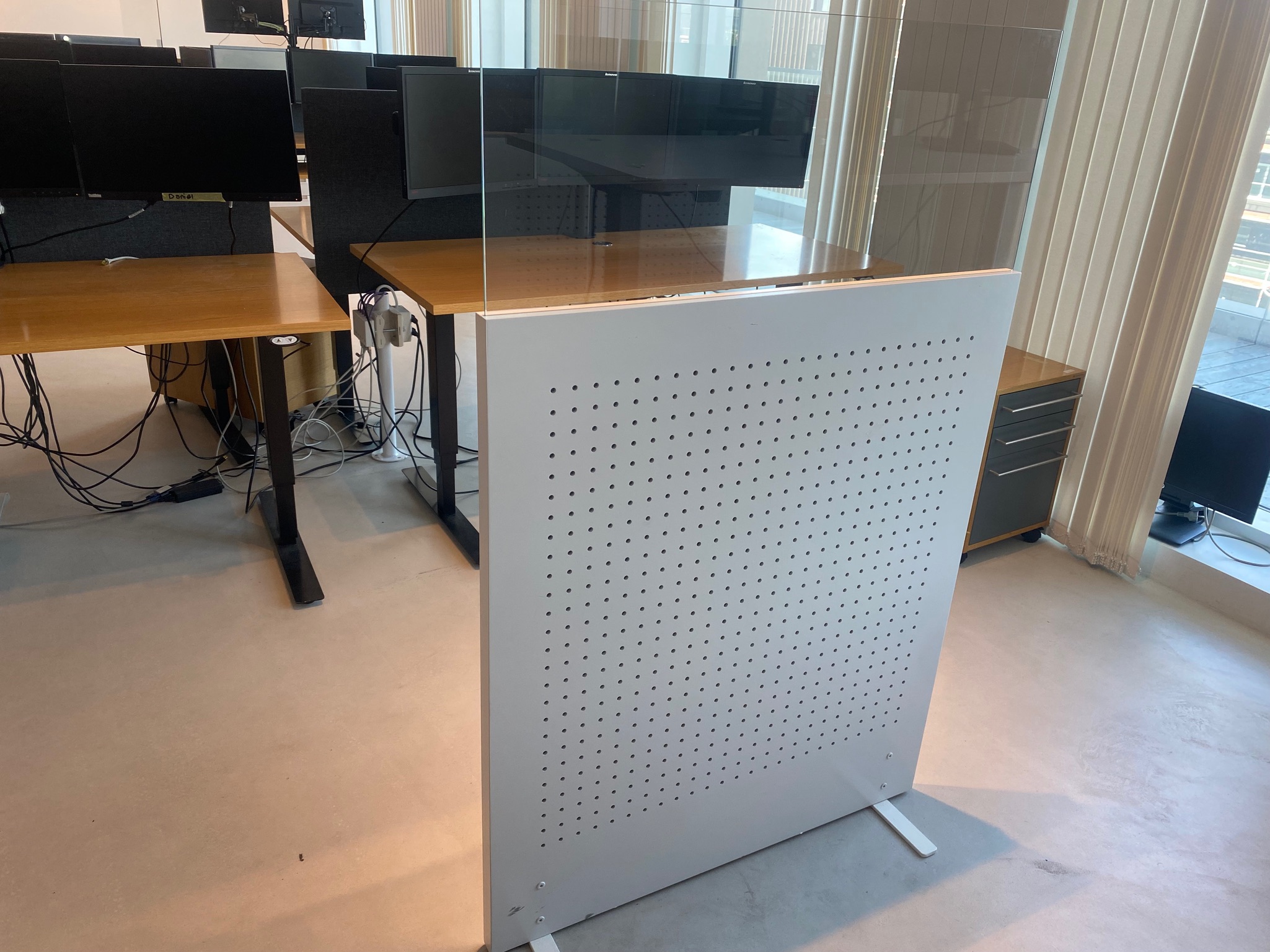 SELT / SOLD Hljóðeingrandi hvít skilrúm m.gleri B162/B182/frá Á. Guðmundssyni 6