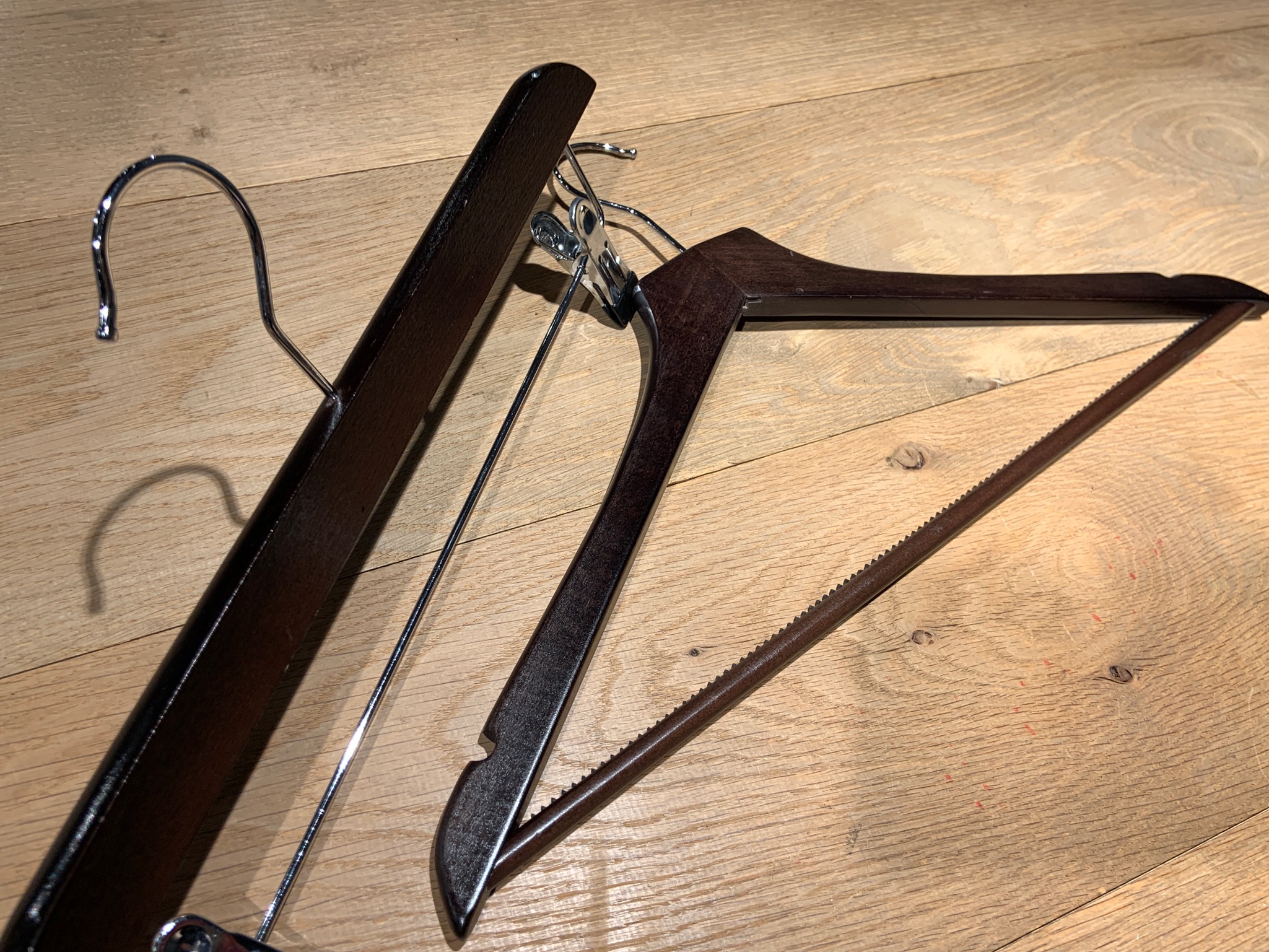 SELT / SOLD Viðarherðatré & buxnaherðatré 8