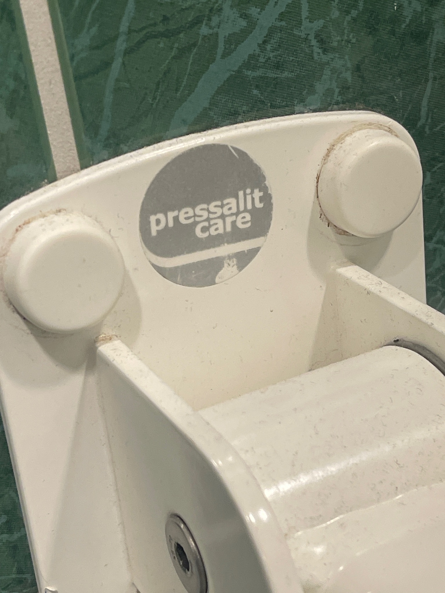 SELT / SOLD WC / vegghengt salerni fyrir fatlaða ásamt skolspjaldi 6