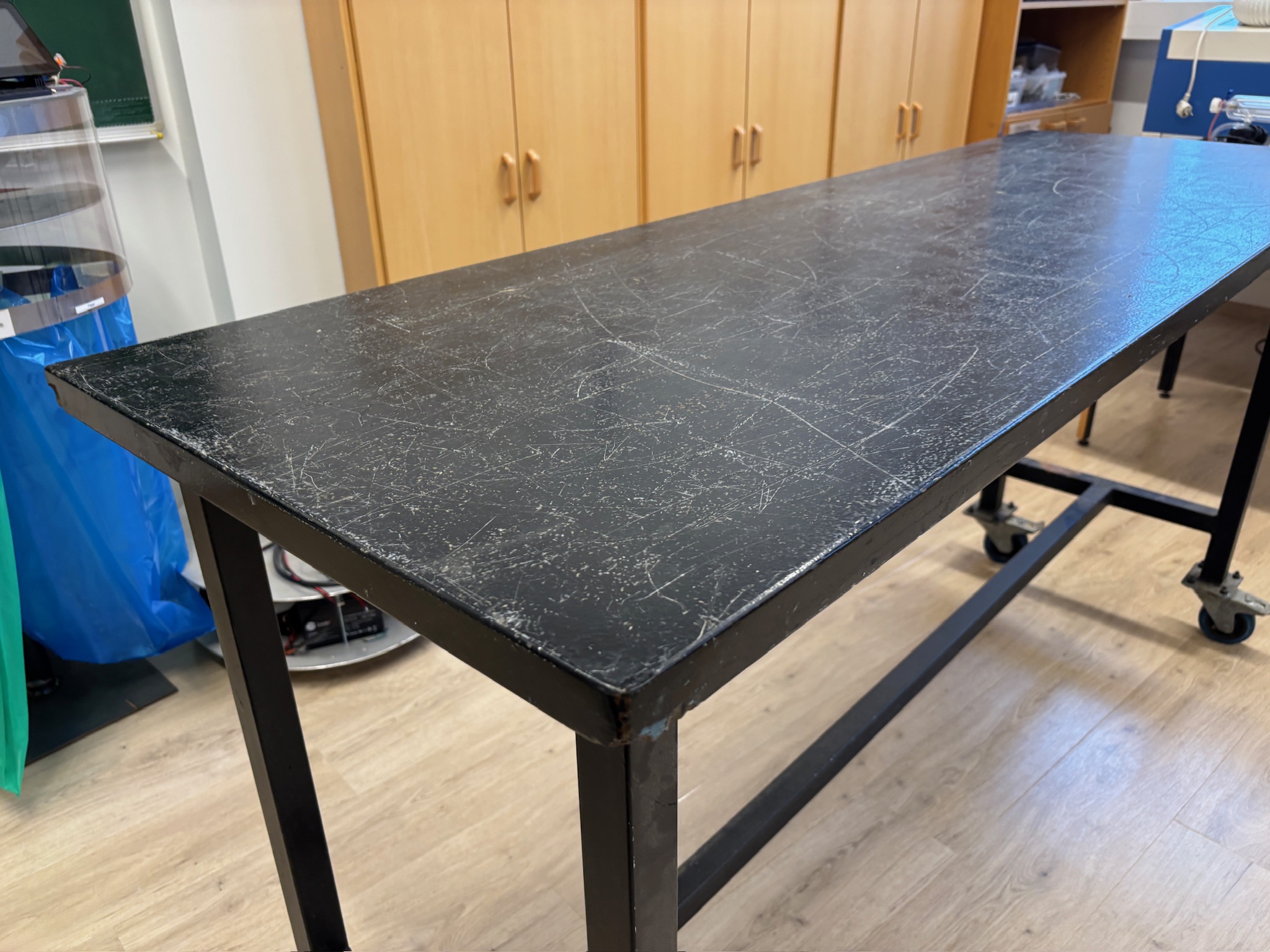 SELT / SOLD Vinnuborð á hjólum L183 x B61 x H93 5