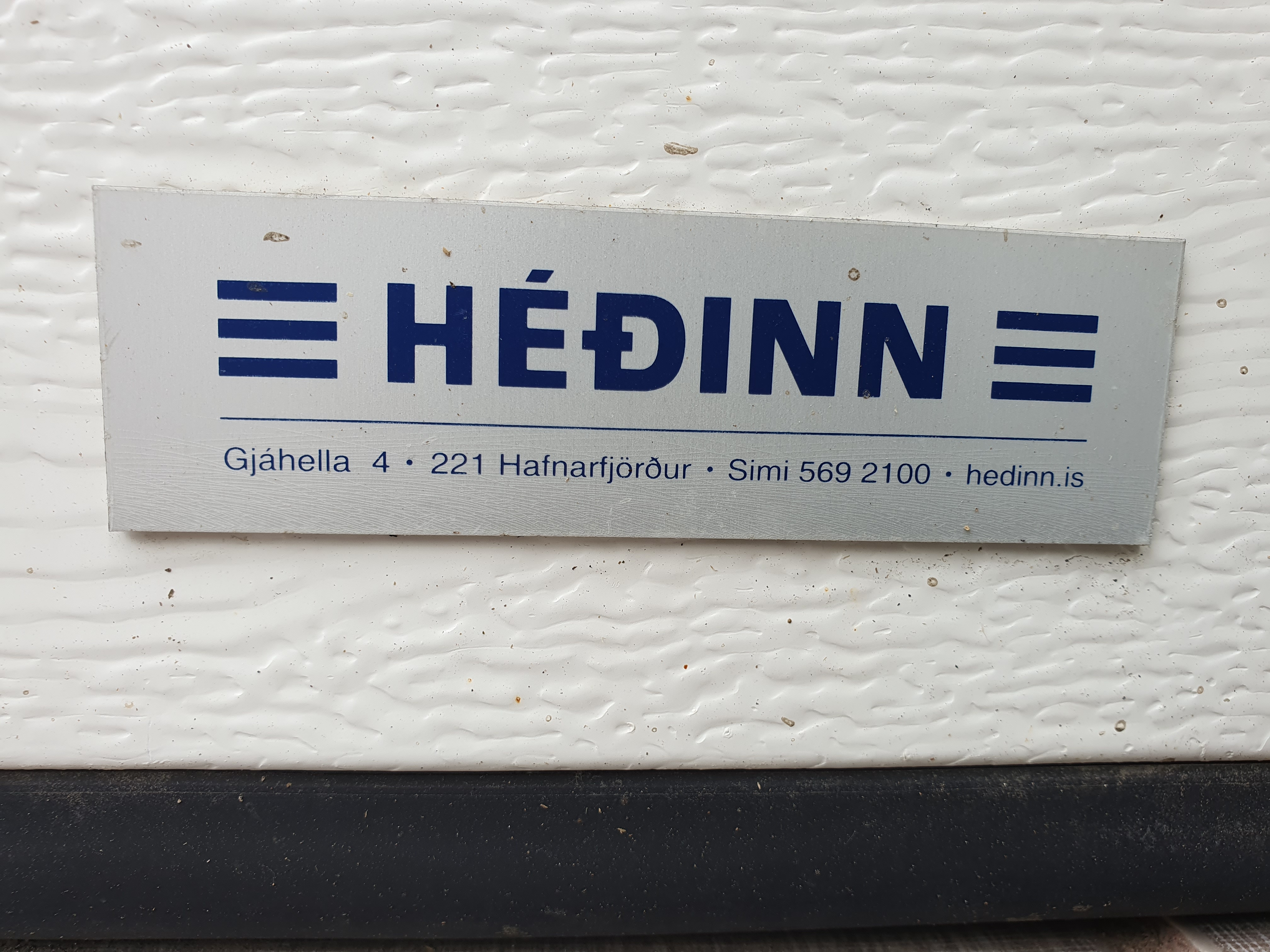 SELT / SOLD Vönduð Héðins bílskúrshurð - 260cm breidd x 232cm hæð pnr. 220 5