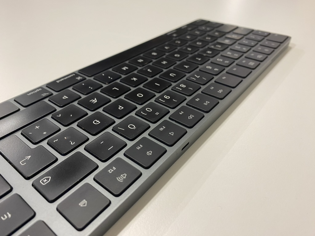 SELT / SOLD Apple Magic Keyboard, svart 2